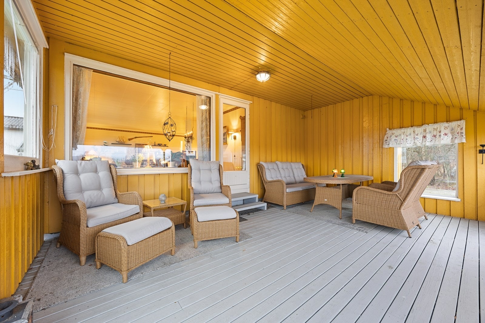 Boligen er presentert av Lars Christian Holm i EiendomsMegler 1. Galleribilde