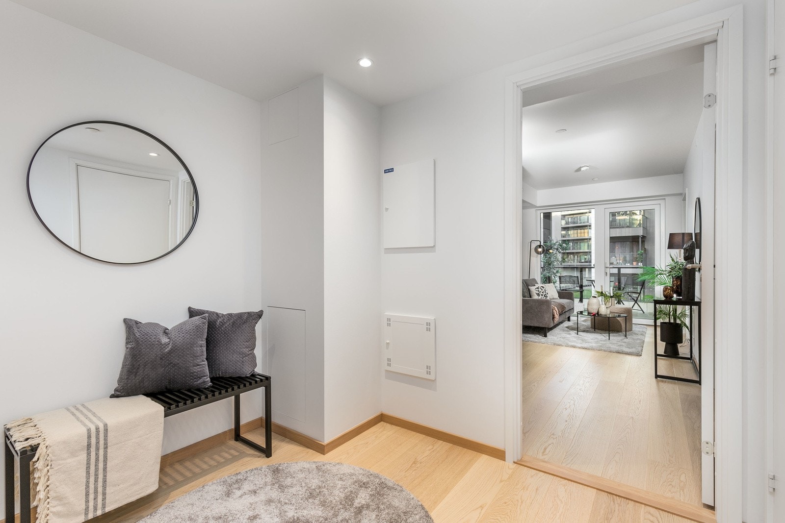 Flott entré som gir et godt førsteinntrykk. God avsatt plass til skapinnredning. Galleribilde