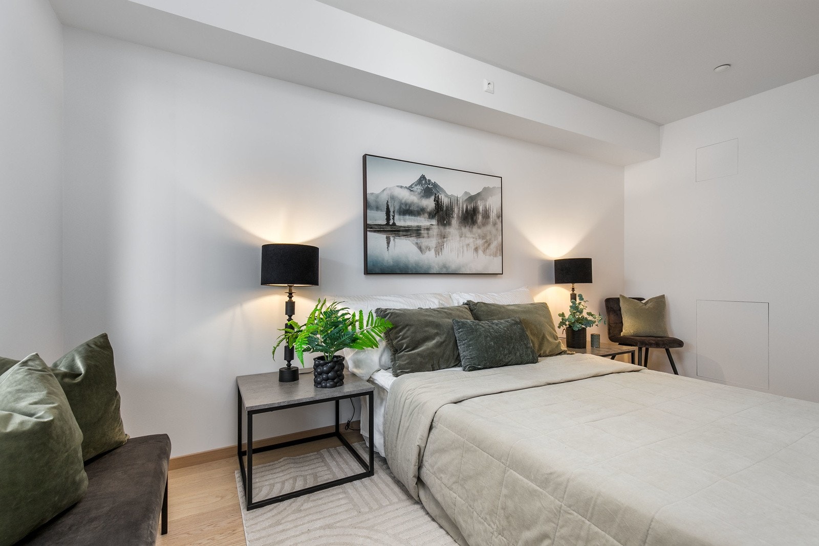 Lyst og innbydende soverom Galleribilde