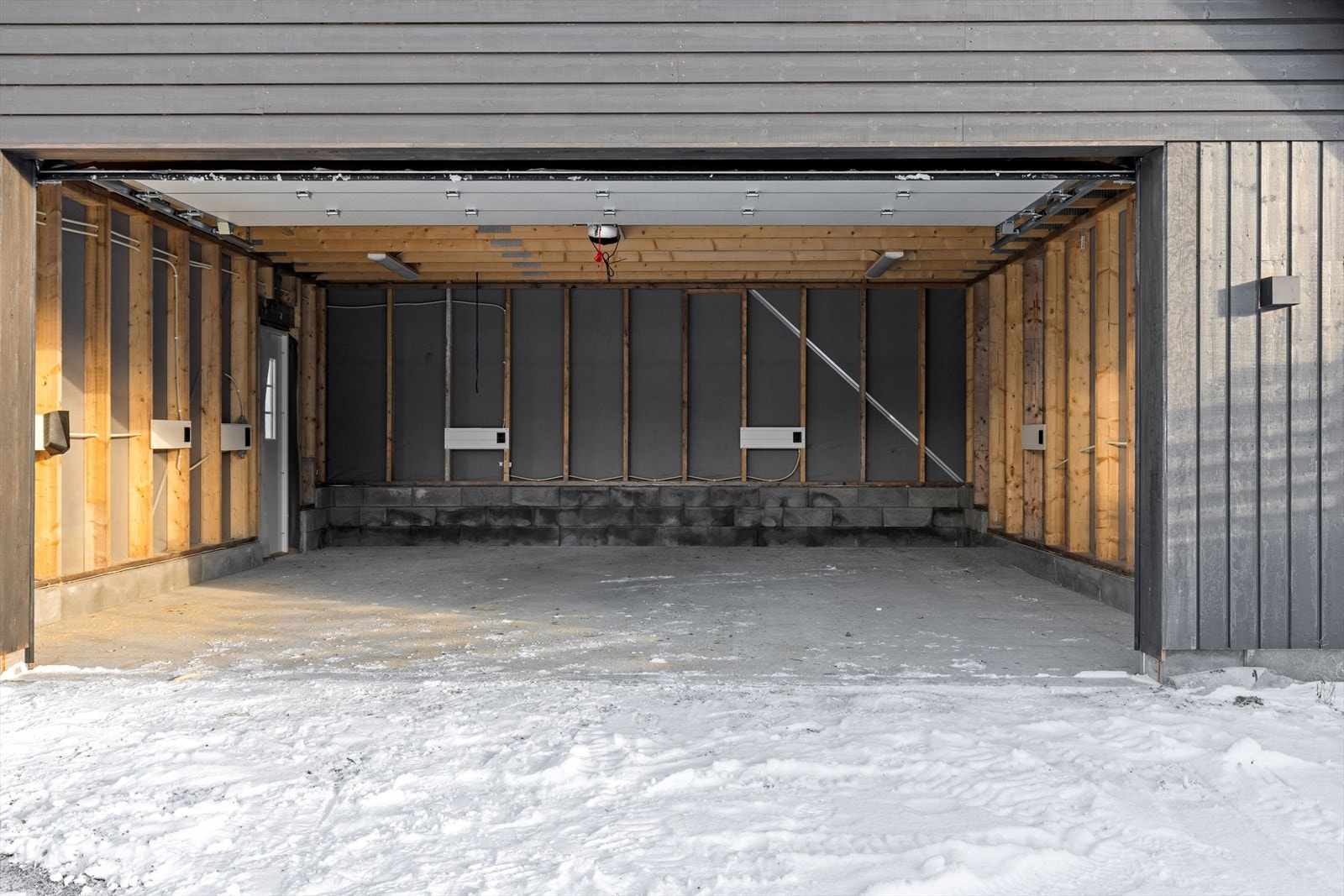 Stor dobbelgarasje på 61 kvm BRA. Galleribilde