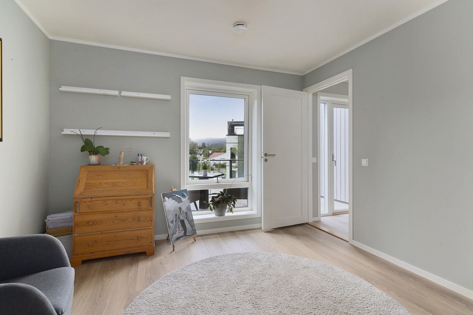 Soverommet i 2. etg. er av god størrelse og har av nåværende eiere blitt brukt som TV-stue. Galleribilde