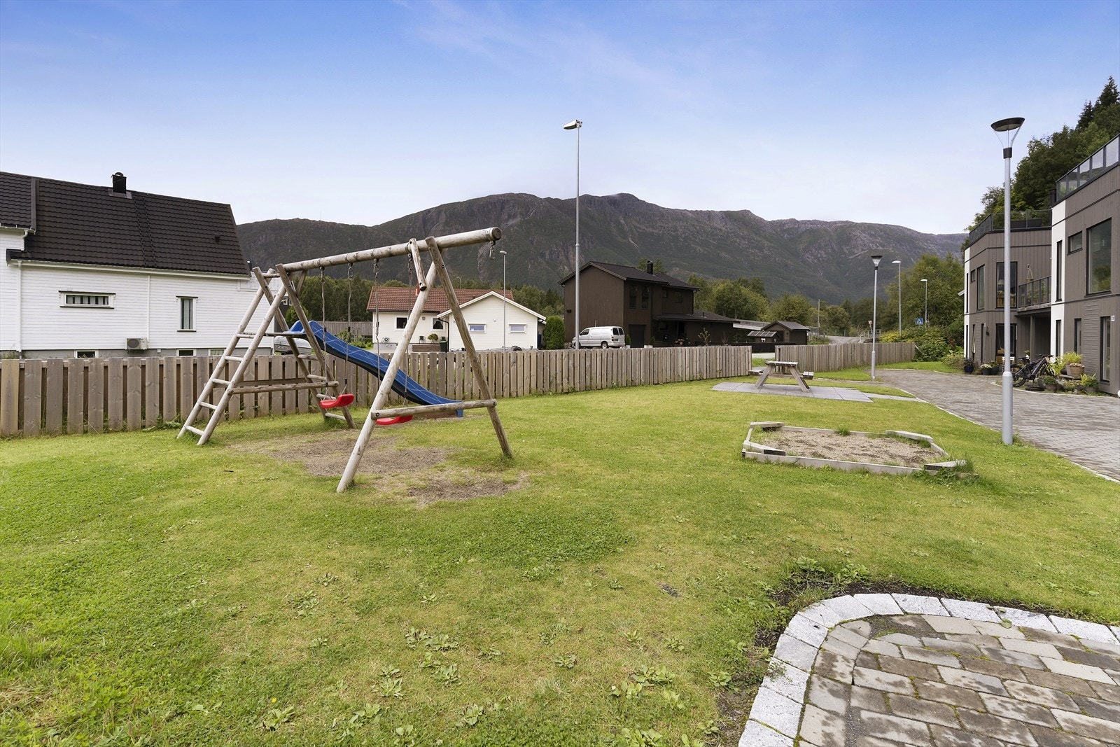 Hyggelig uteareal. Sosialt område både for store og små. Galleribilde