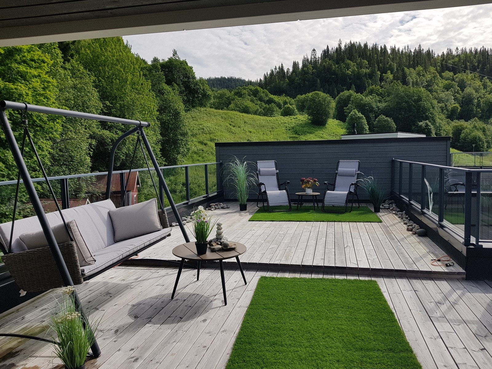 Hvem drømmer vel ikke om en sånn takterrasse. Privat takterrasse på totalt ca. 85 m2?. (privat bilde) Galleribilde