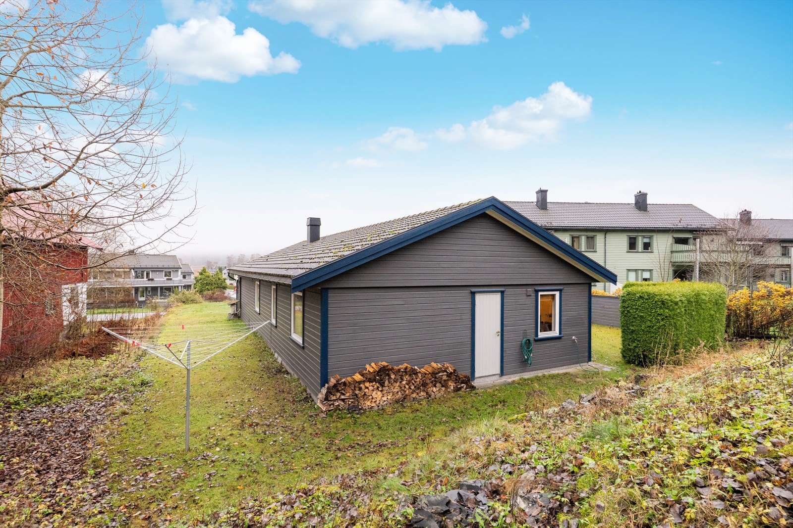 Boligområdet ligger i nærhet til barnehage, barne- og ungdomsskole, samt til Porsgrunn videregående og Universitetet i Sørøst-Norge på Kjølnesområdet. Galleribilde