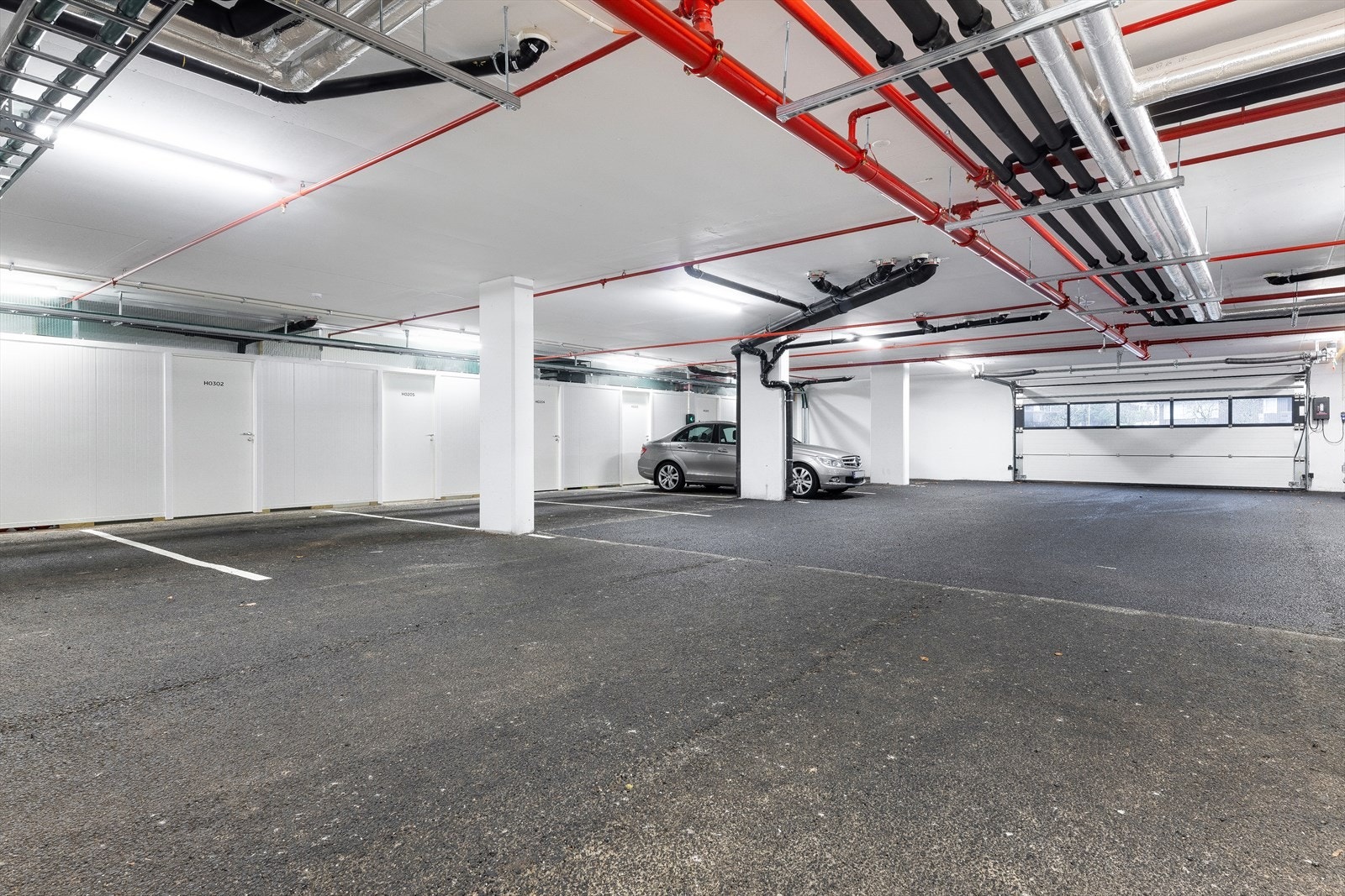 Fast parkering i garasjeanlegg med bod på ca. 5 kvm. Galleribilde