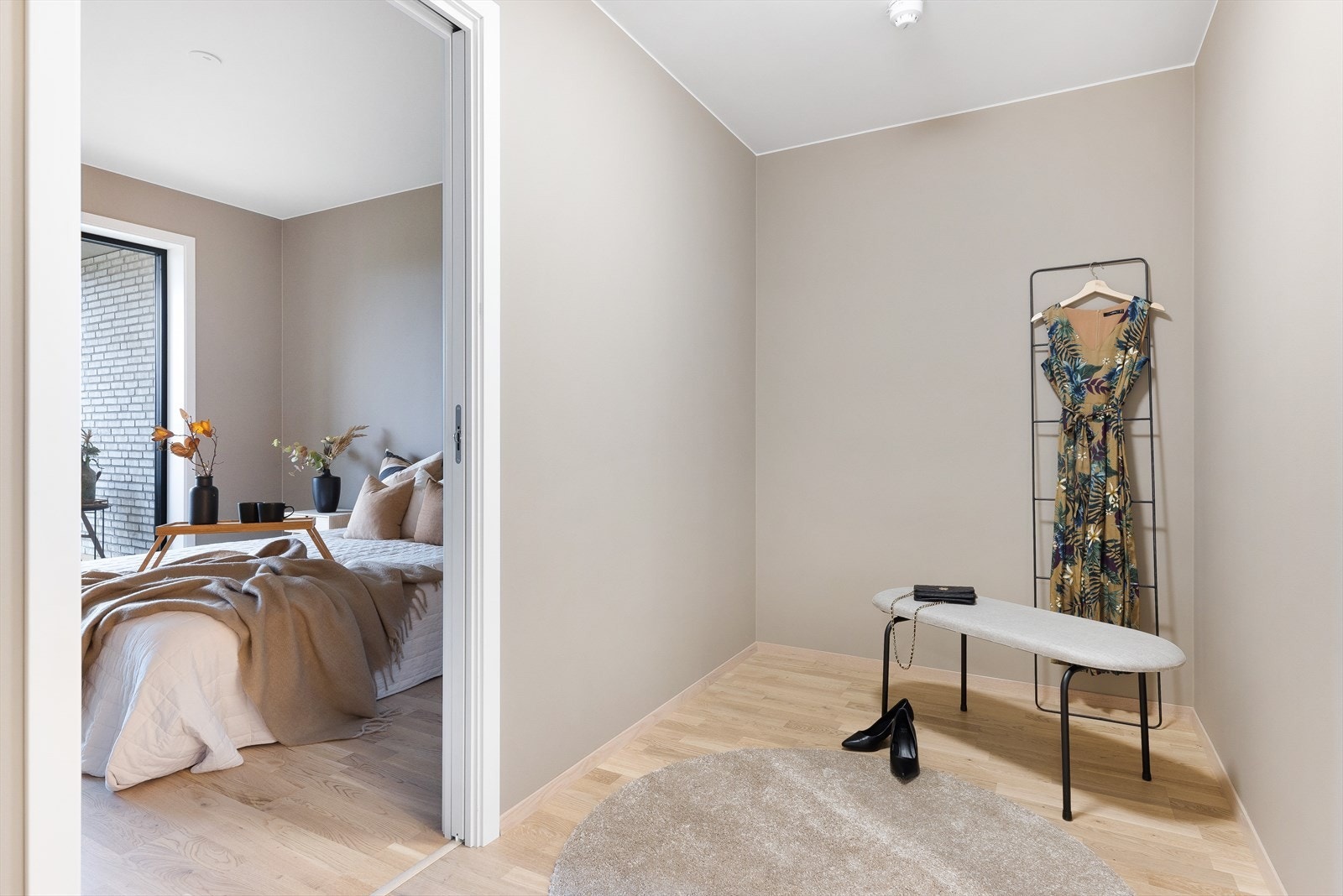 Hovedsoverom med garderoberom og bad Galleribilde