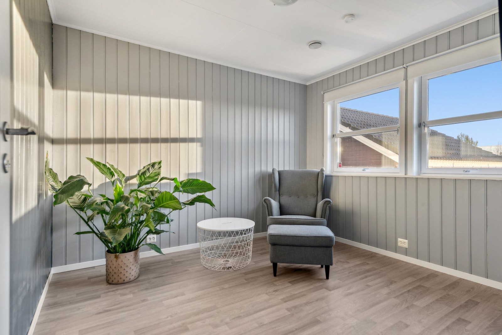 Underetasjen har en fleksibel soveromsavdeling med tre gode soverom, alle med vannbåren gulvvarme. Galleribilde