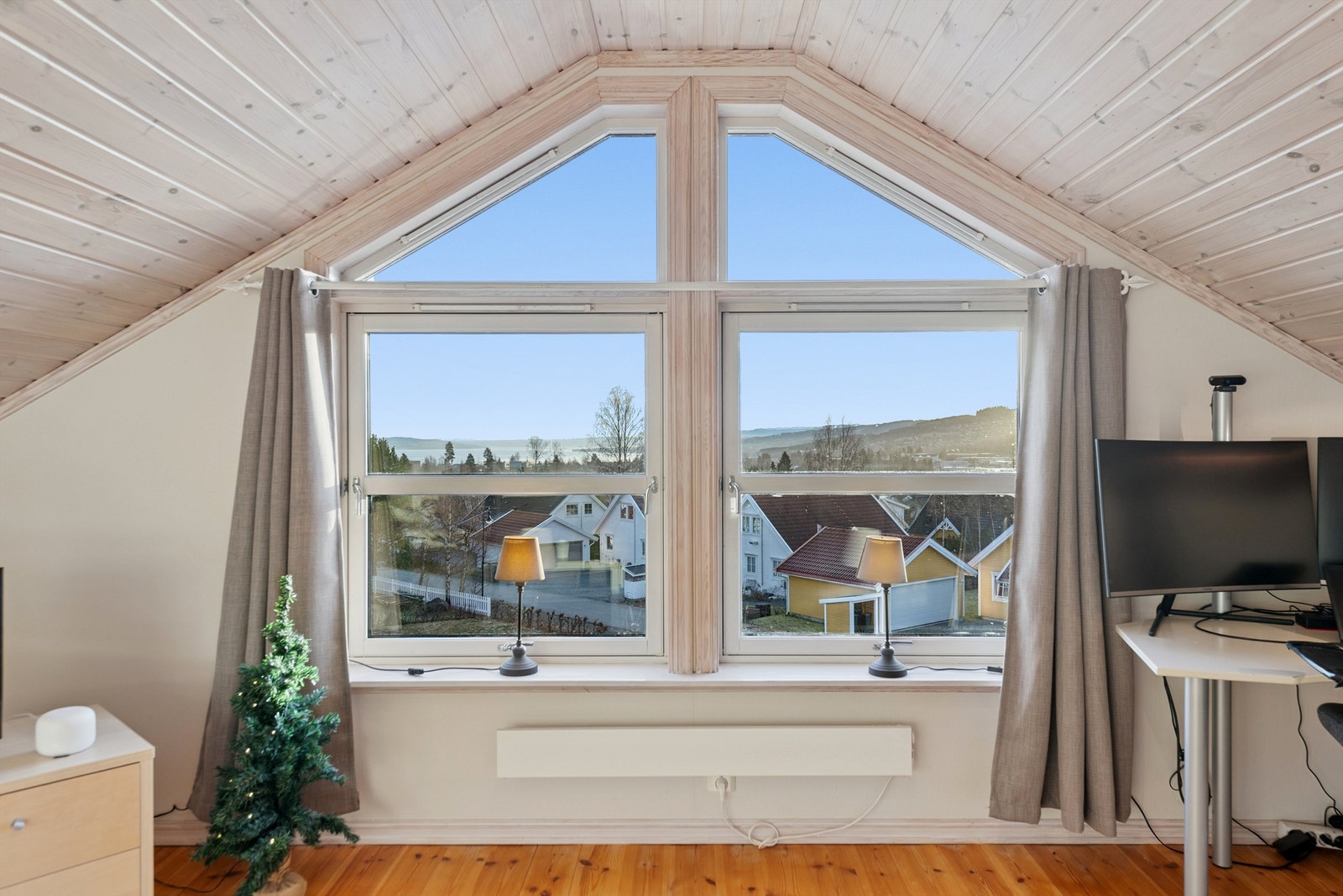 Utsikt mot vakre Mjøsa! Galleribilde