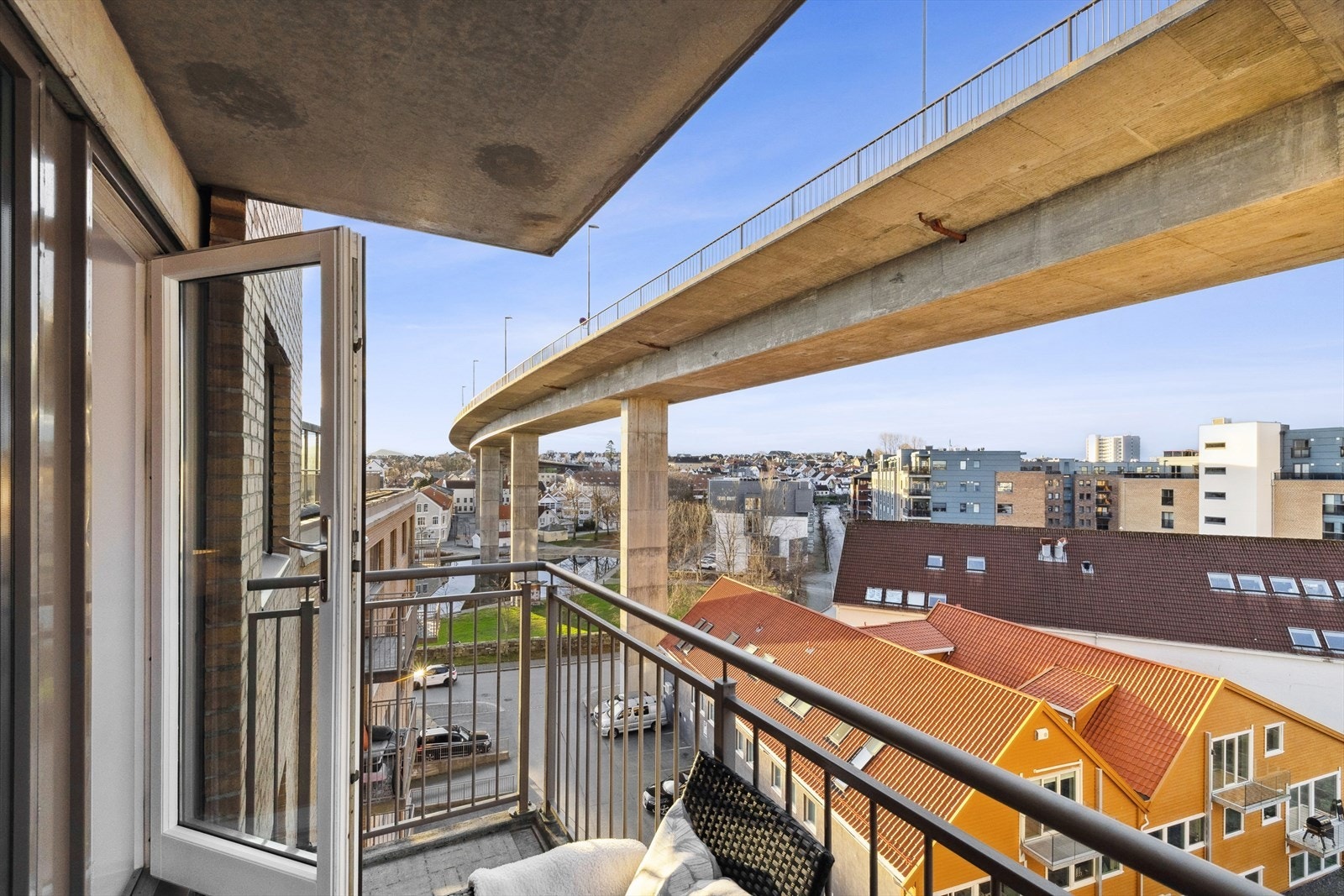 Balkong til glede på gode og varme sommerdager. Galleribilde