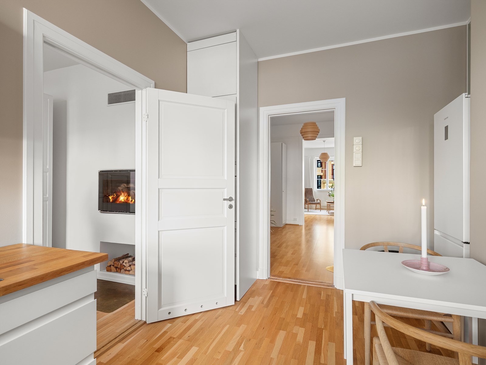 Fra kjøkkenet er det inngang til soverom nr. 2 Galleribilde