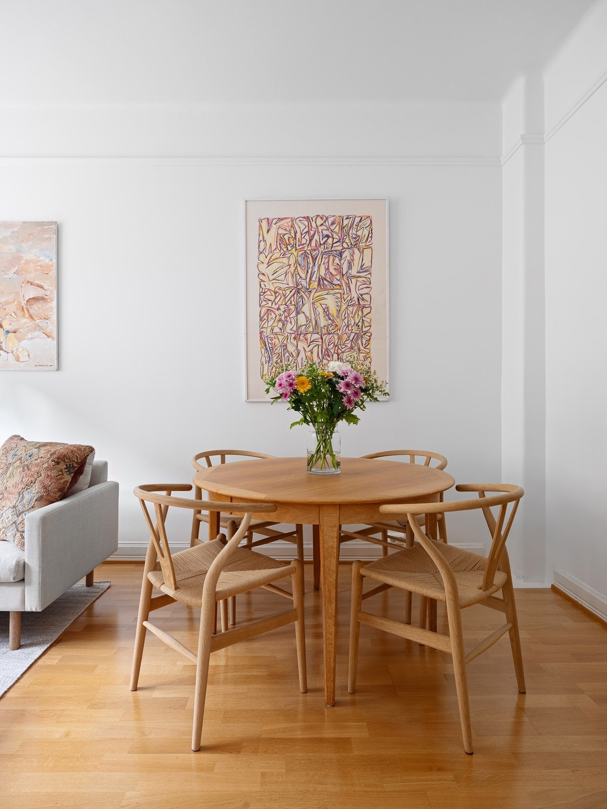 God plass til spisebord - en hyggelig spisekrok. Galleribilde