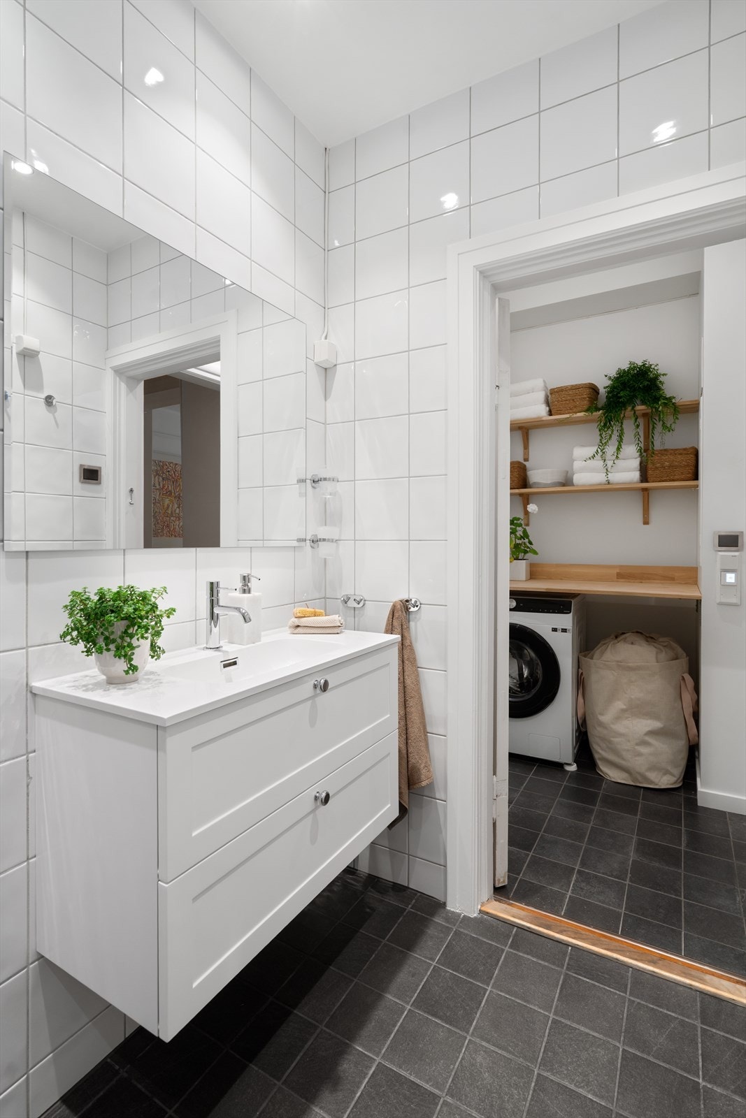 Oppdriftsventilasjon med ventil i himling på badet. Galleribilde