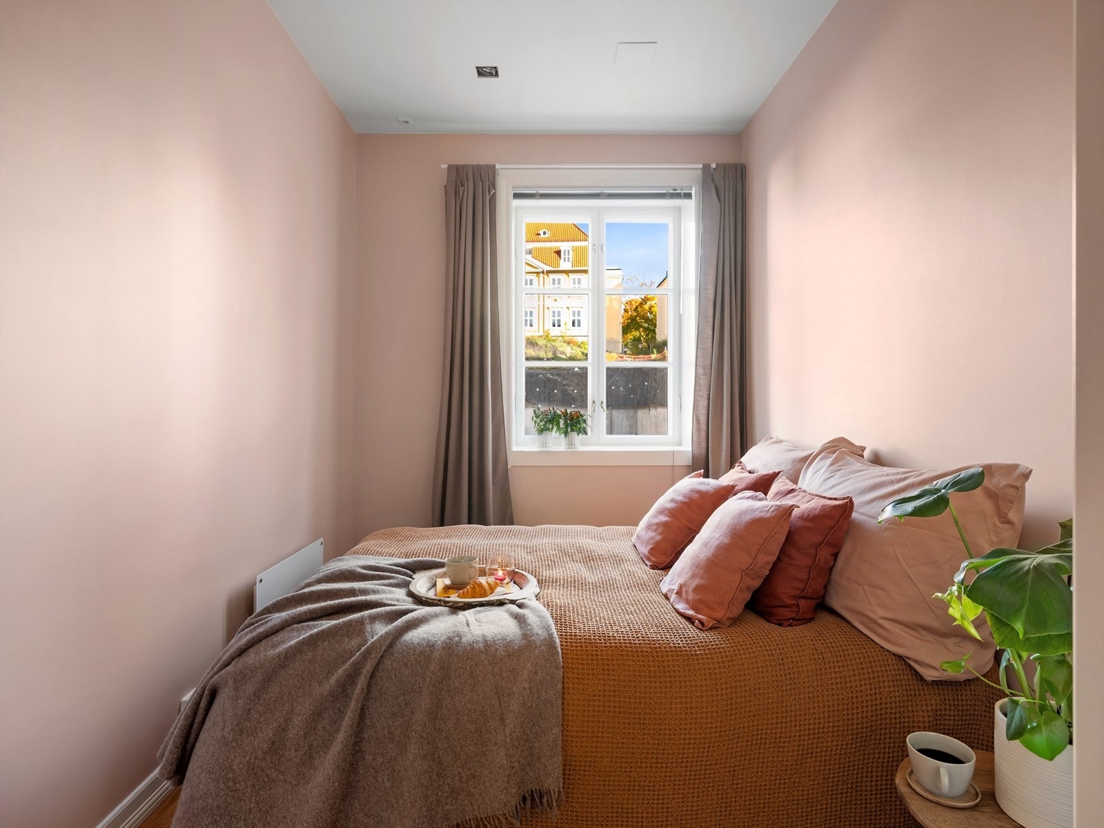 Soverom nr. 2 passer perfekt til barnerom, gjesterom eller kontor. Galleribilde