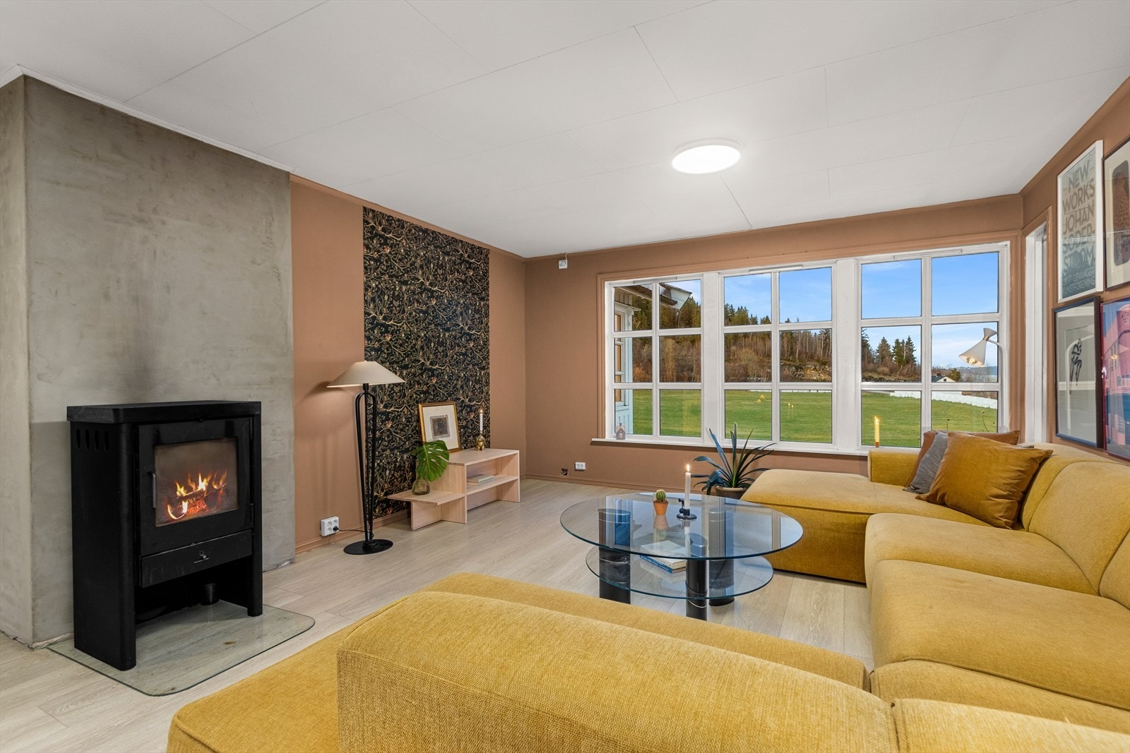 Eneboligen har en gjennomgående god standard og fine materialvalg. Galleribilde