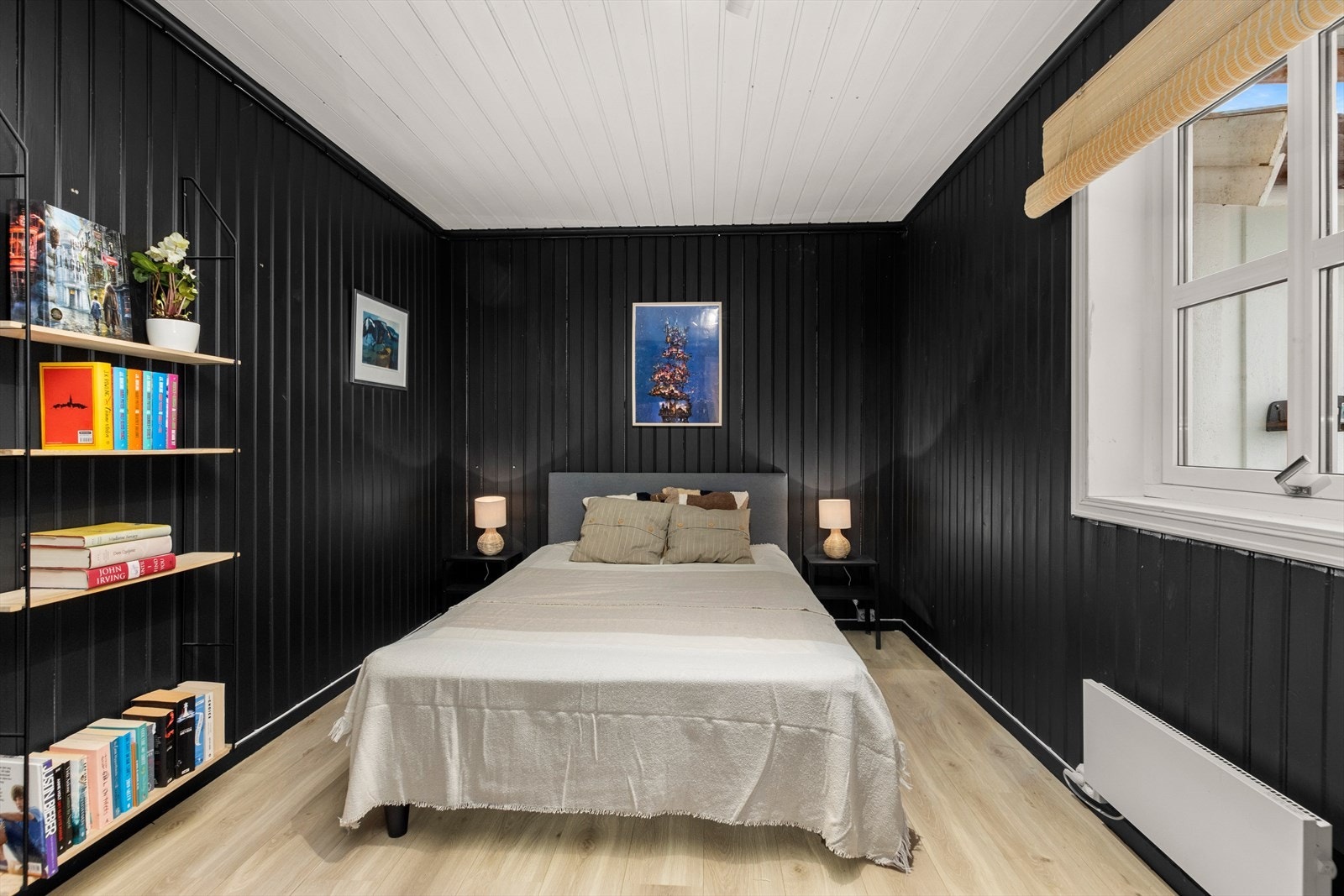 Dette soverommet tilhører hoveddelen og befinner seg i sokkelen. Totalt er dette på ca. 11,5 kvm Galleribilde