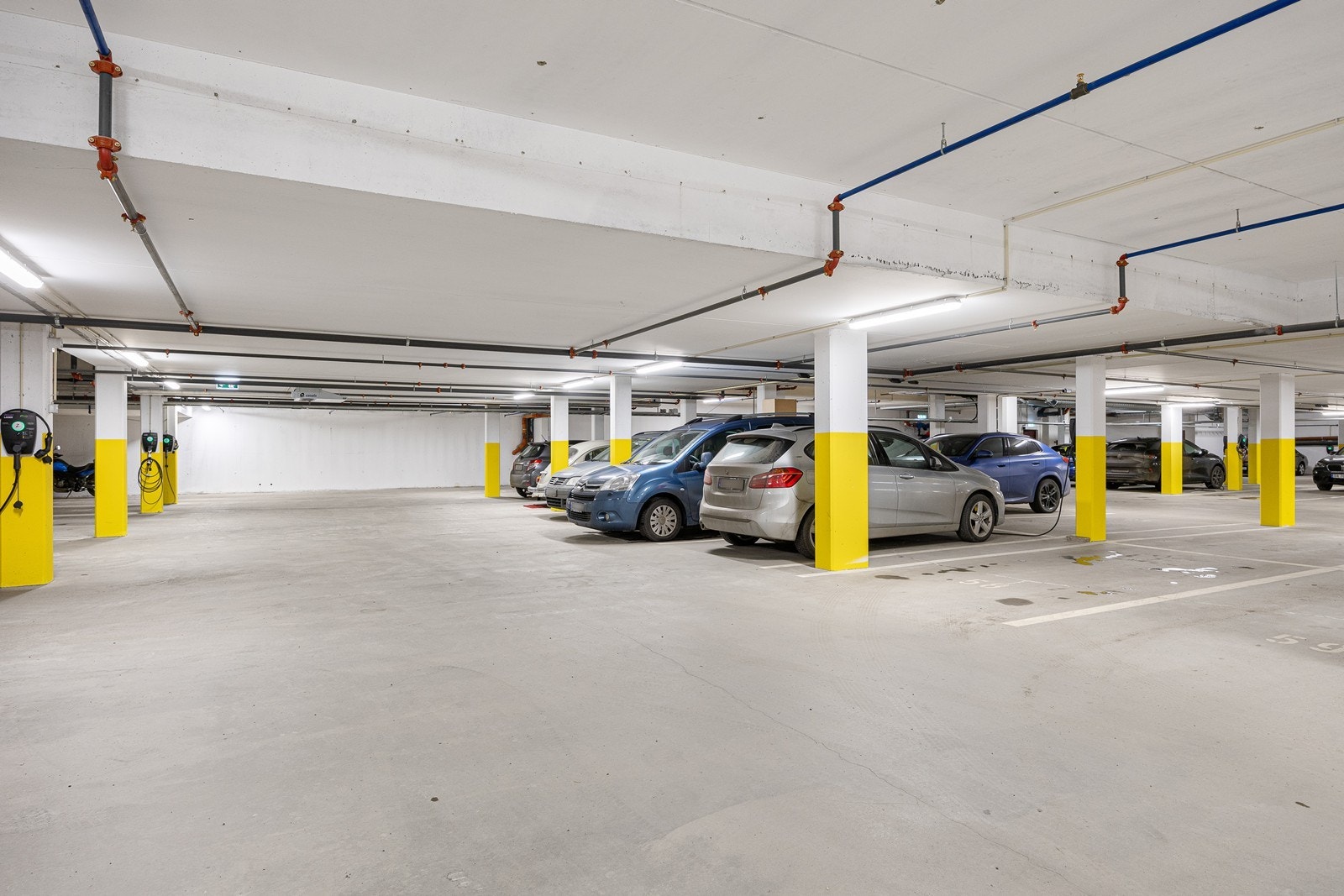 Det medfølger en garasjeplass i felles garasjekjeller til leiligheten. Galleribilde