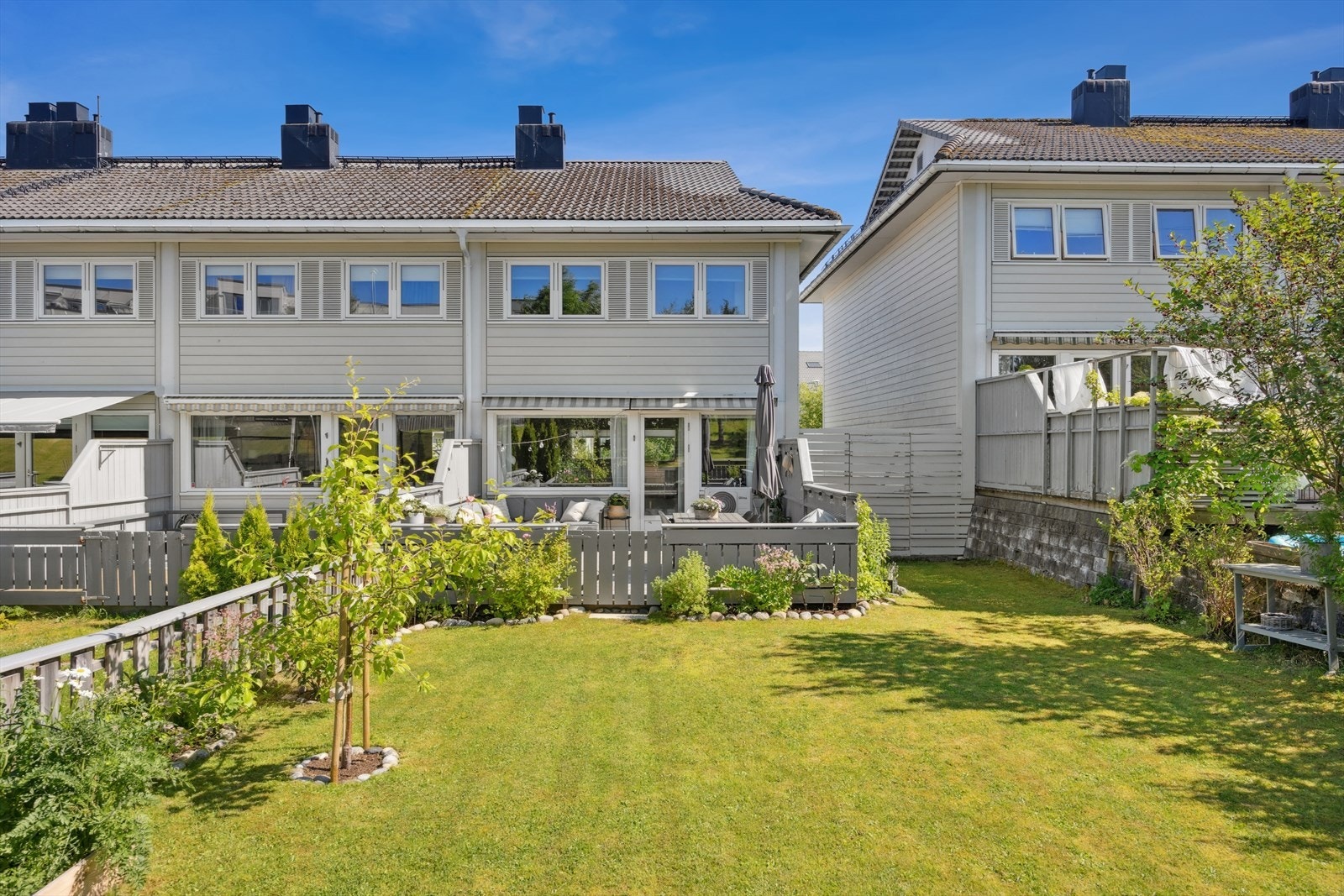 Rekkehuset har en attraktiv størrelse på hagen. Galleribilde