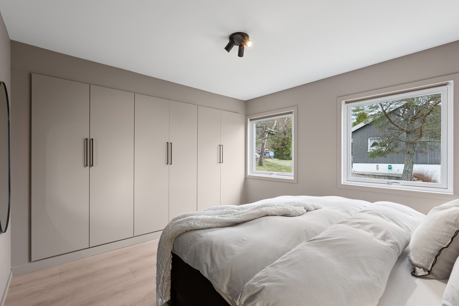 Hovedsoverom med integrerte garderobeskap. Galleribilde