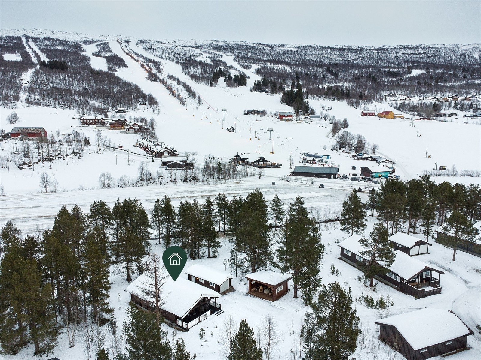 Dronebilde som viser den korte veien til skitrekket Galleribilde