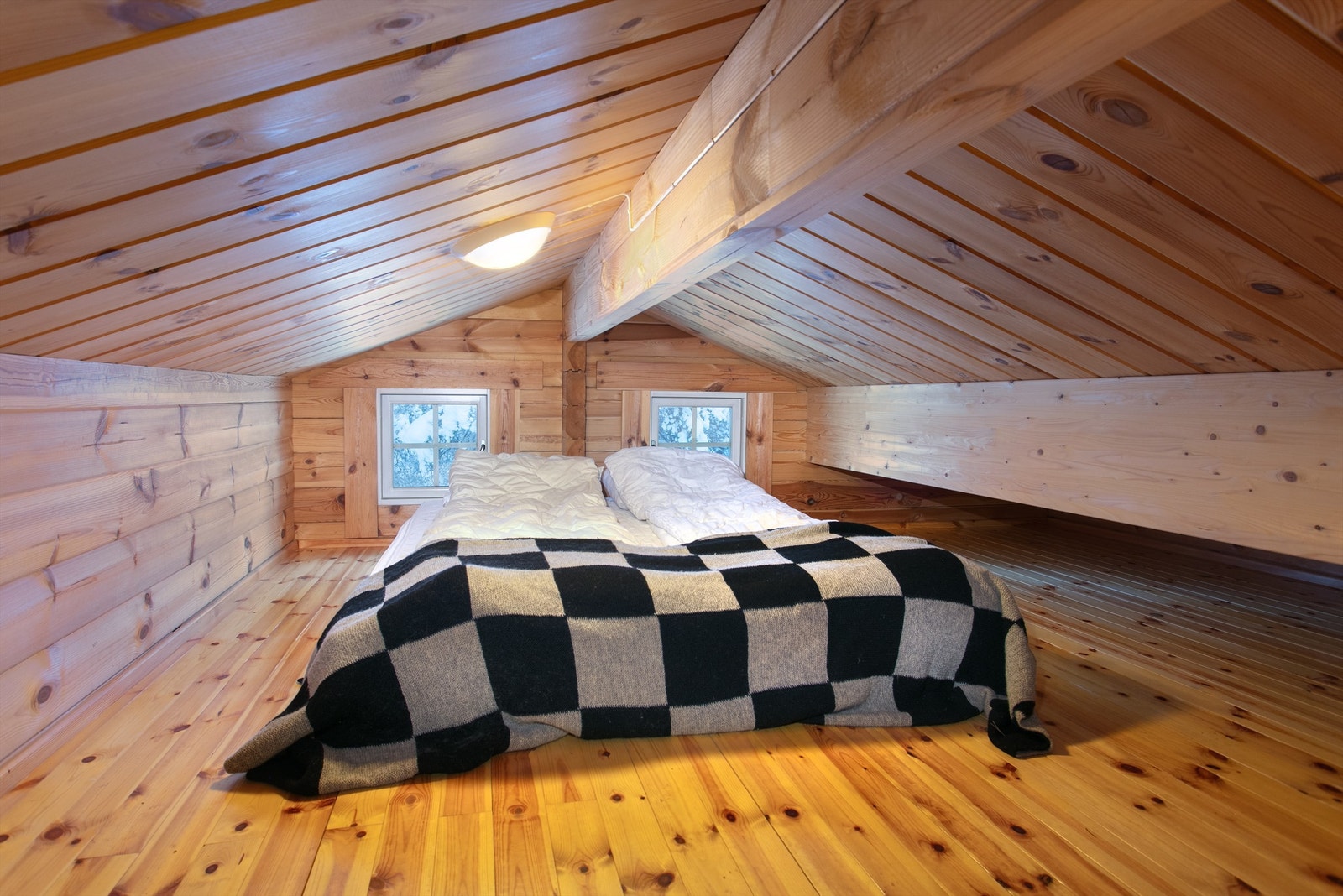 Hems med adkomst via trapp fra entre Galleribilde