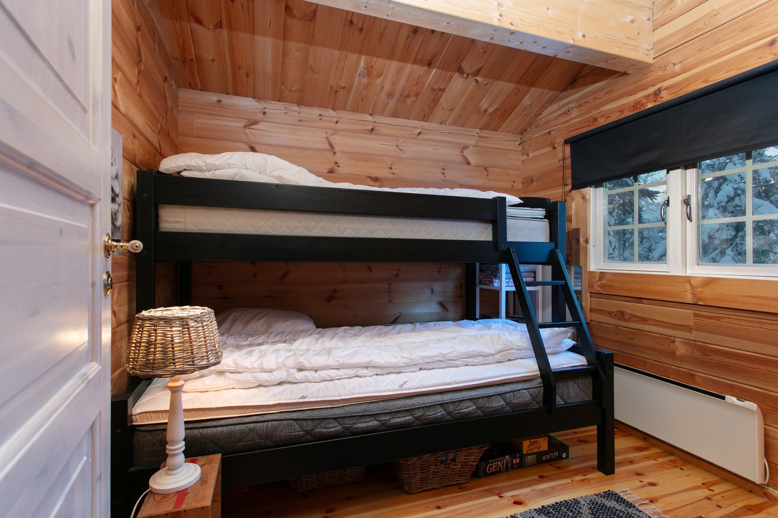 Soverom 2 med familiekhøyseng og 3 sengeplasser Galleribilde