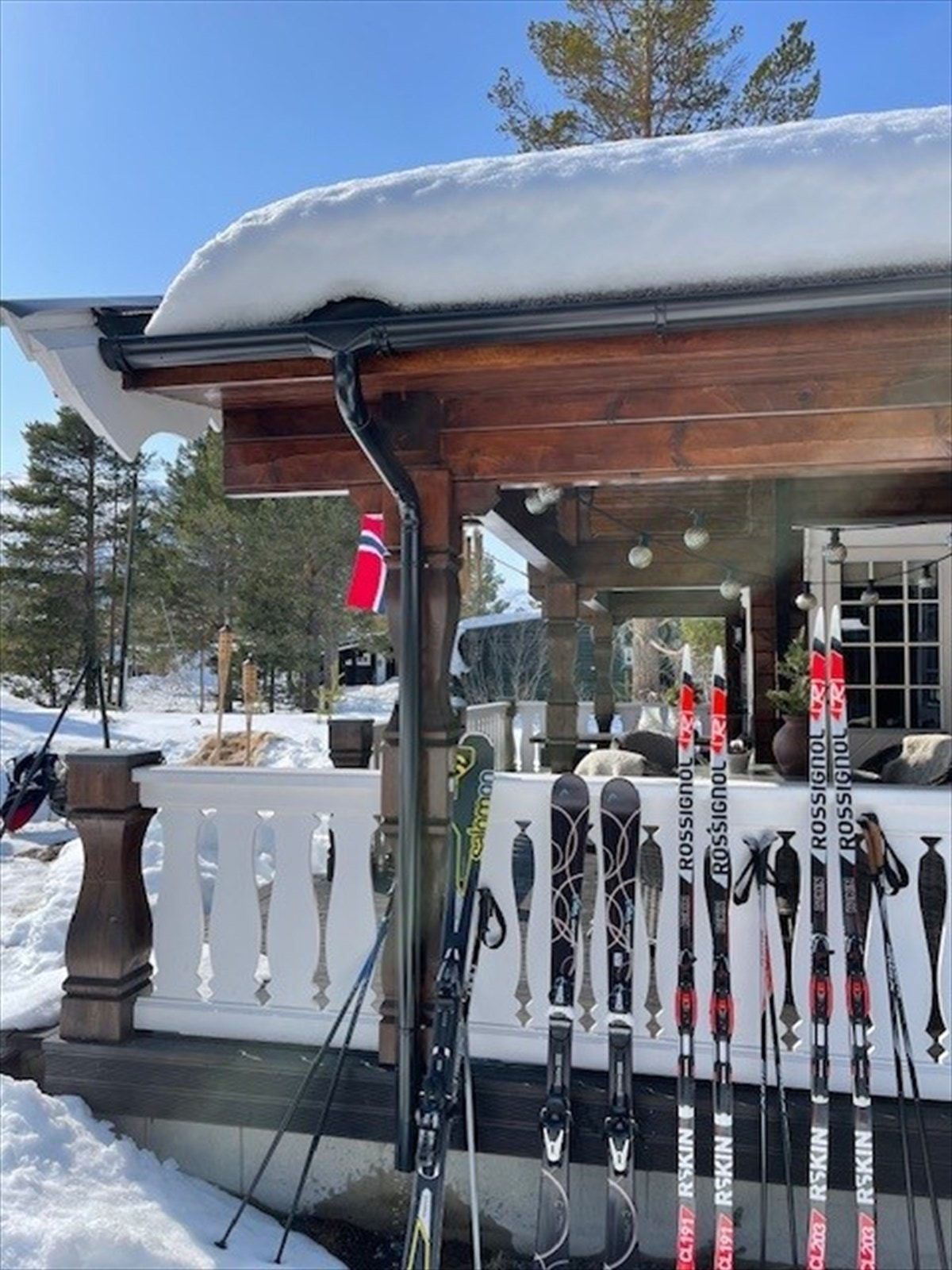 Stemingsbilde fra terrassen - det er kort og umiddelbar nærhet til langrennsløyper og meget kort vei til skitrekket Galleribilde