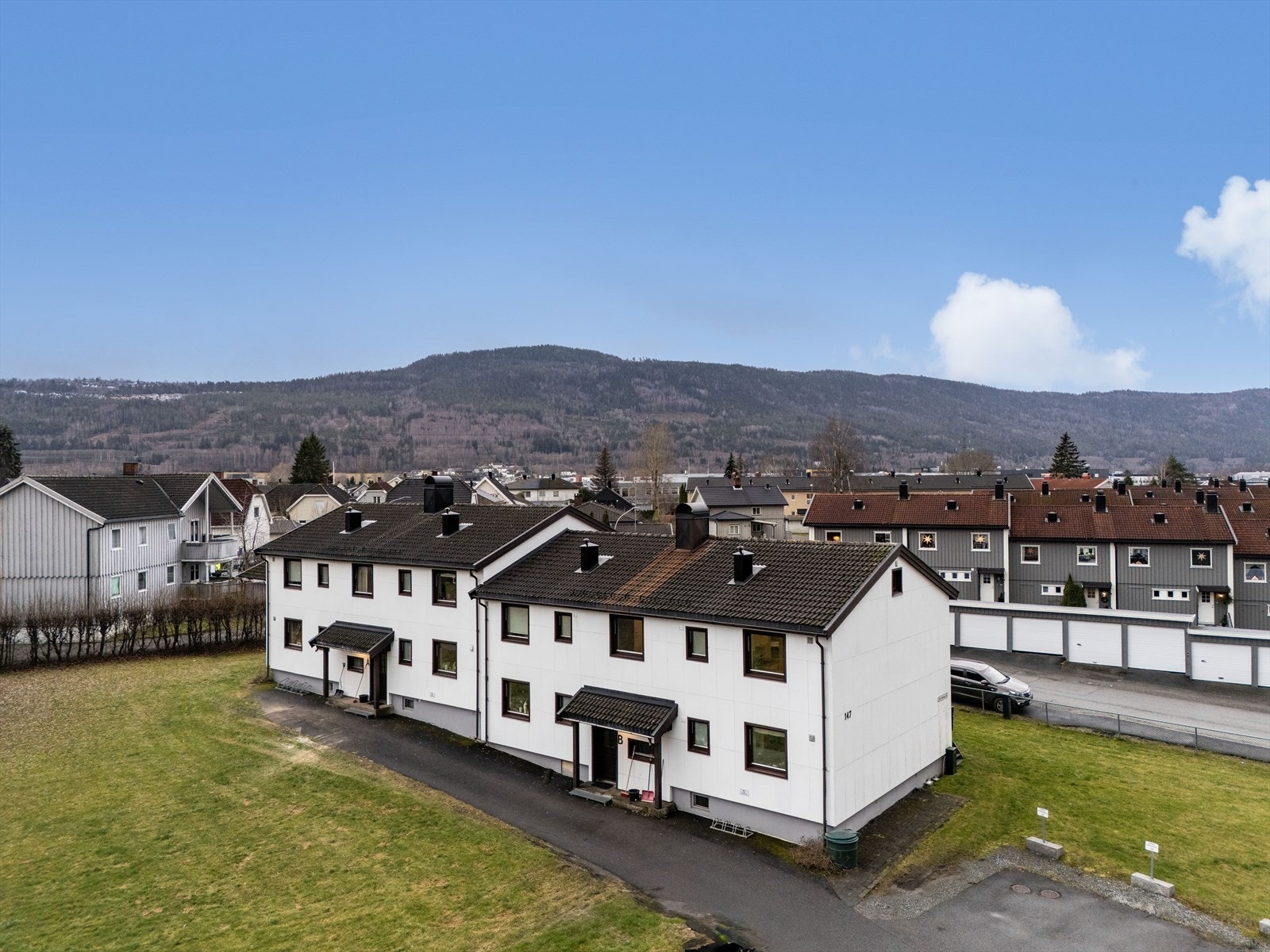 Flott felles uteområde med grøntarealer. Galleribilde