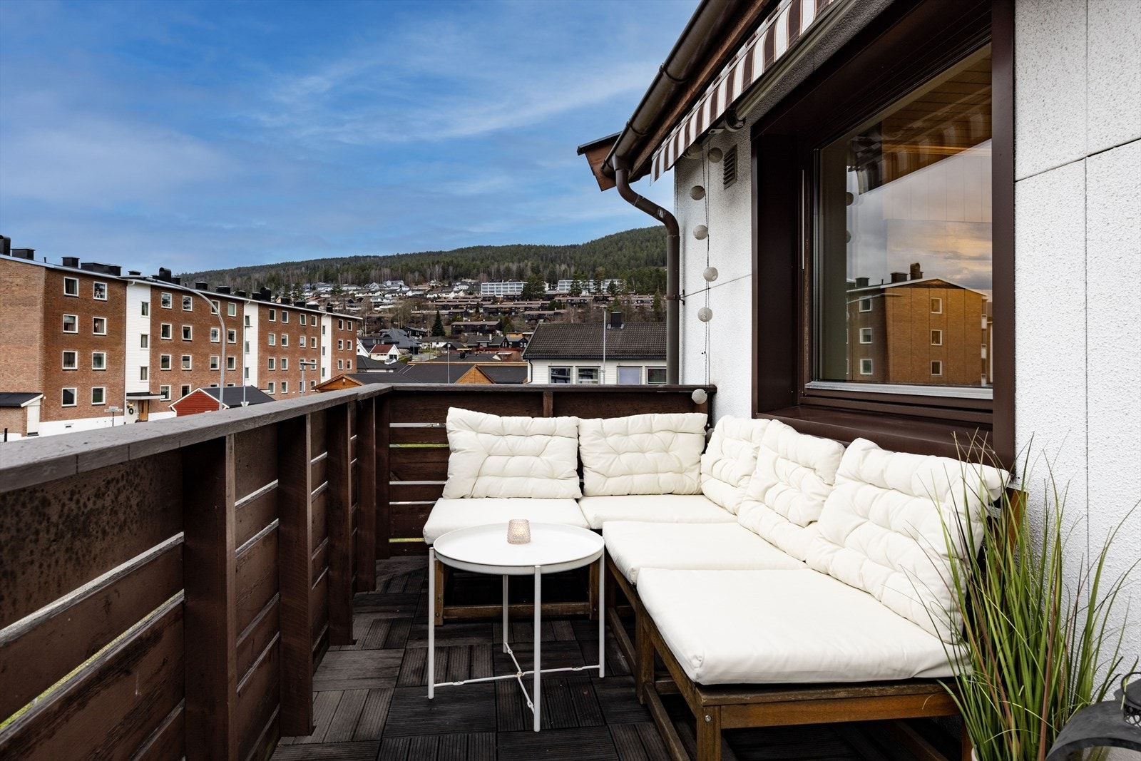 Selger opplyser at en har sola hele ettermiddagen og kveld. Galleribilde