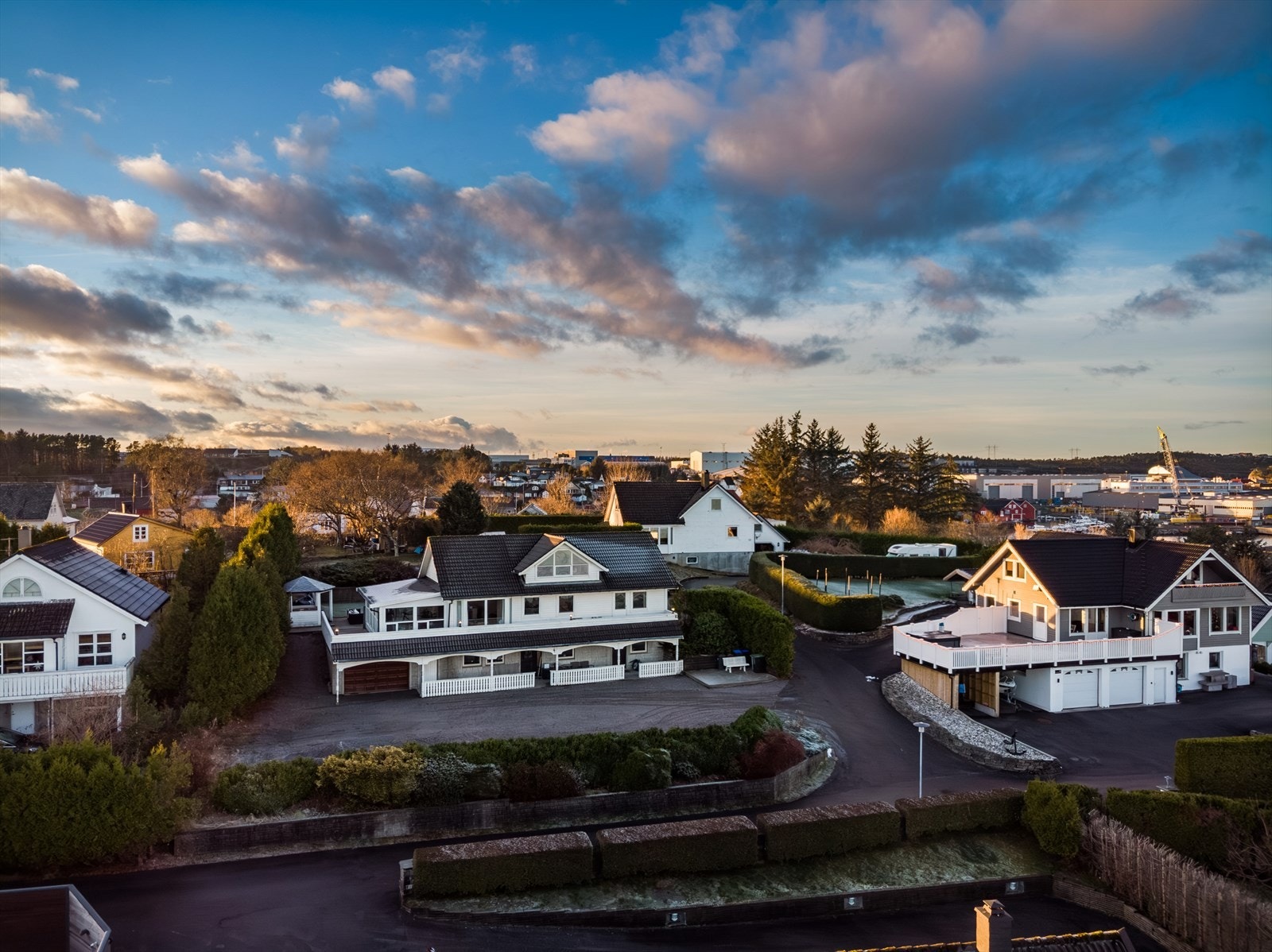- Bosett deg i et fantastisk boligområde med en attraktiv beliggenhet, med nærhet til alt av servicetilbud - Galleribilde