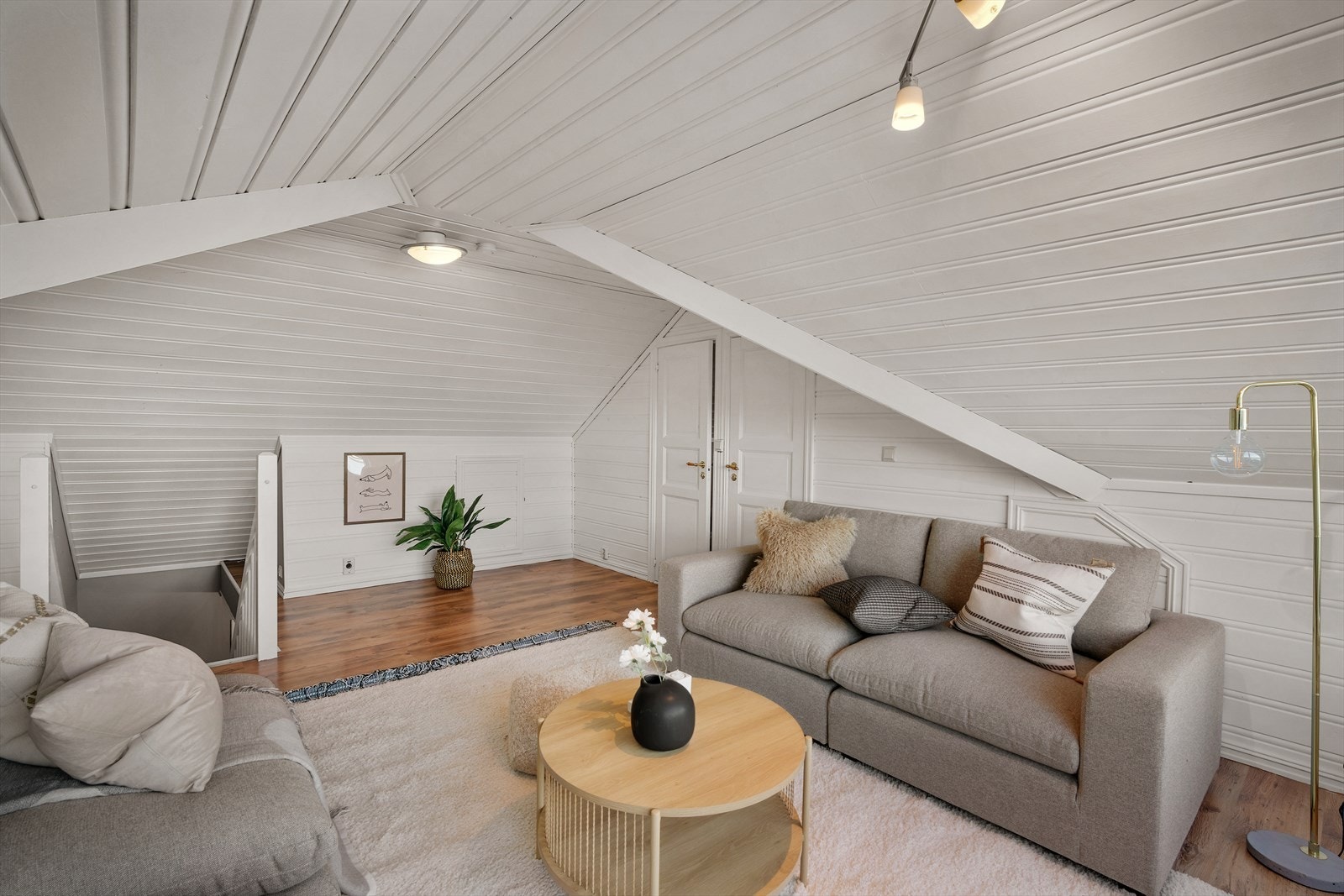 - I denne etasjen finner du også to soverom (ikke godkjent for varig opphold) - Galleribilde