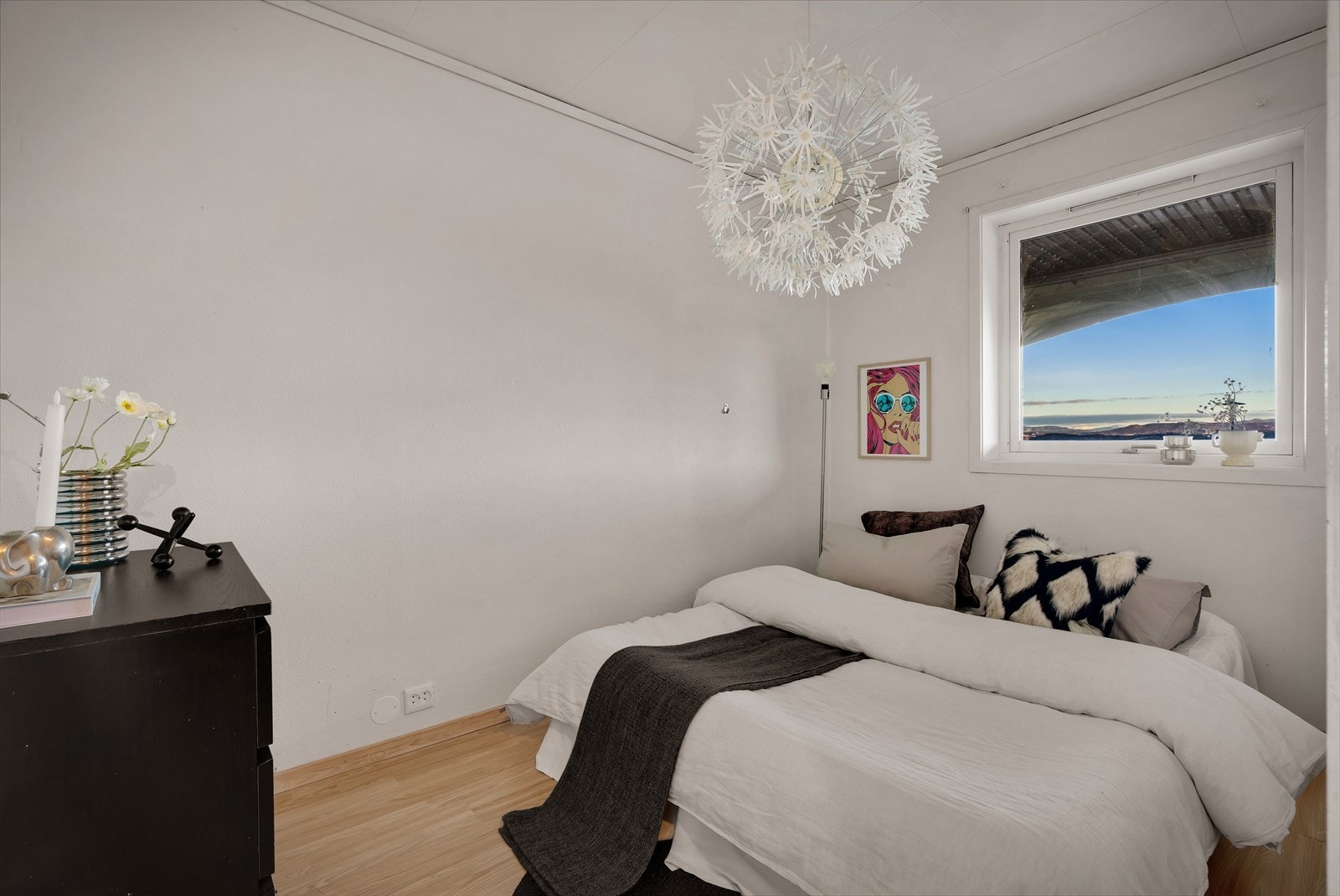 - Boligens siste soverom befinner seg i underetasjen og måler 7 m² - Galleribilde