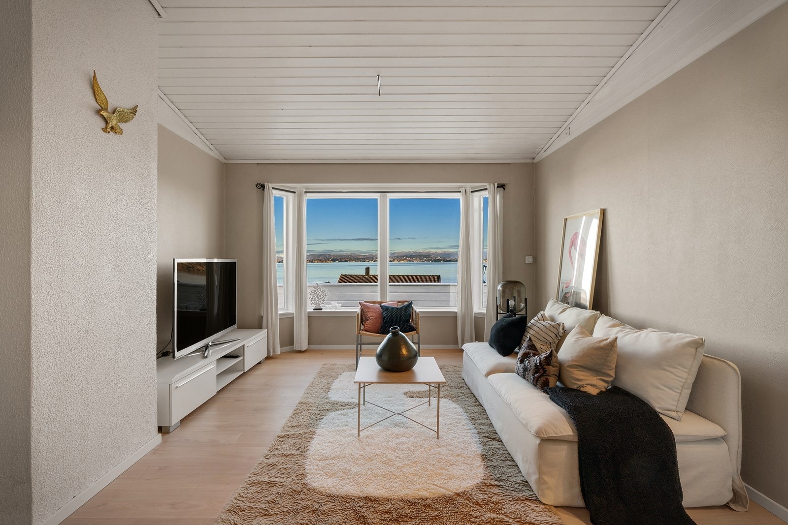 - God plass til sofa i ønsket størrelse - Galleribilde