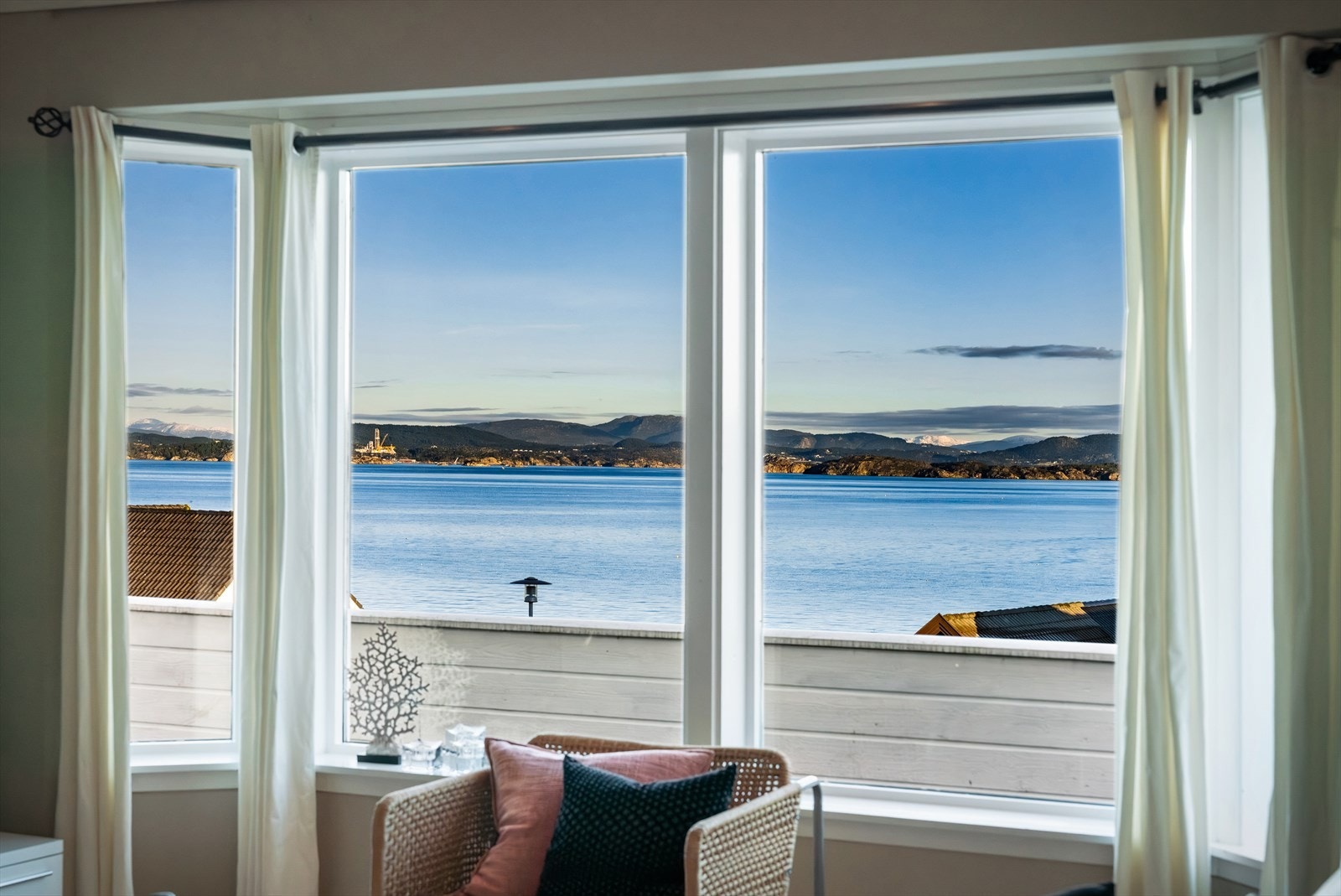 - Boligen har et samlet BRA-i på 232m² fordelt over 3 plan - Galleribilde