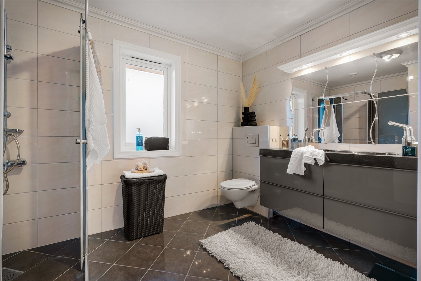 - Helfliset bad med varmekabler på 6,2 m² - Galleribilde