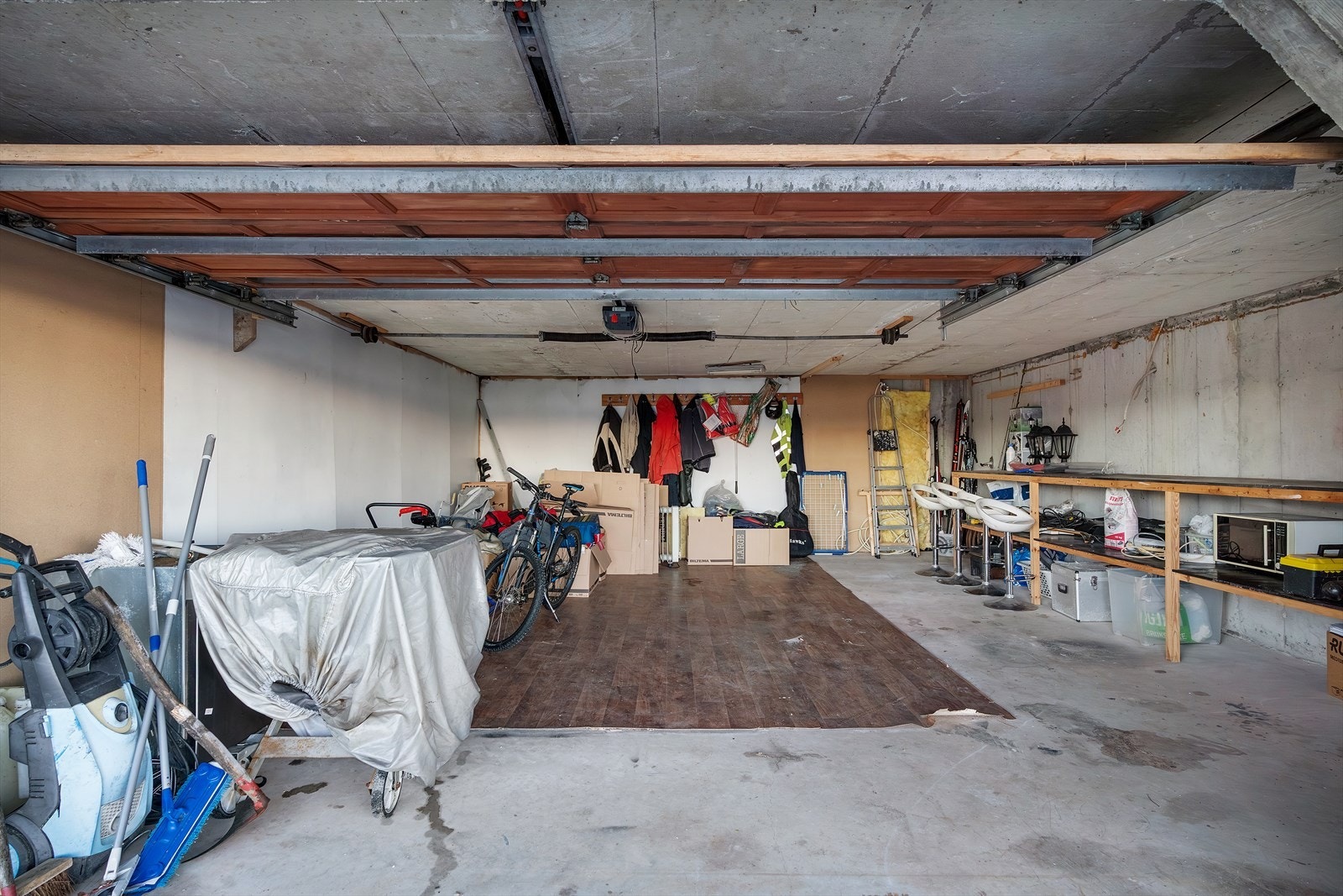 - Garasje med biloppstillingsplass på 41,1 m² - Galleribilde