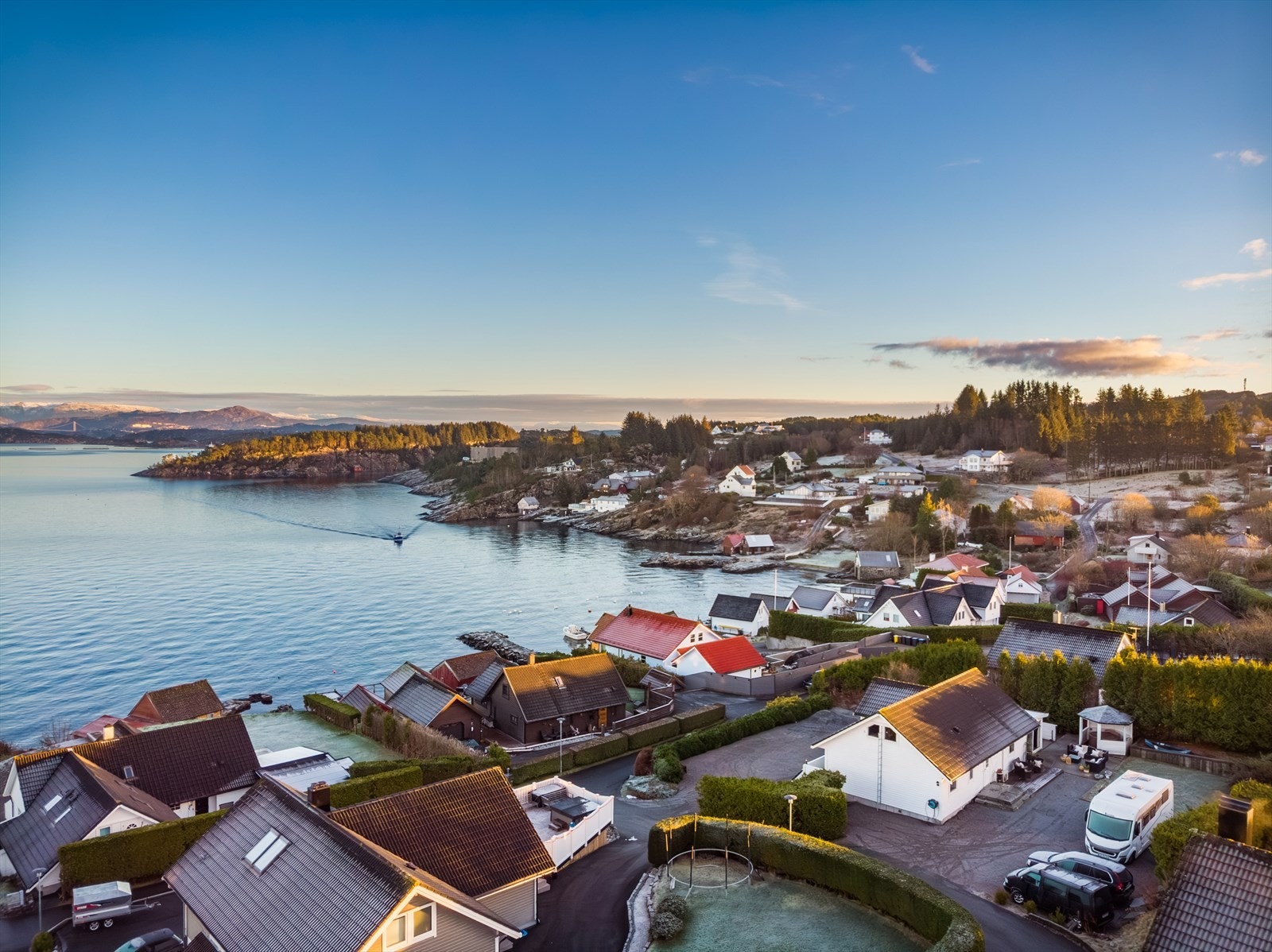 - Kort vei til sjøen og andre turmuligheter - Galleribilde