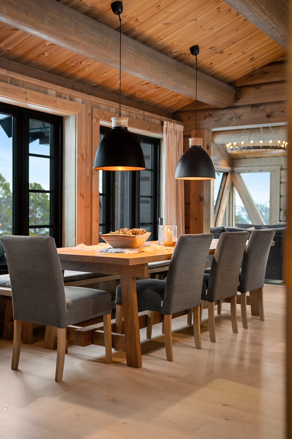 Tydelig preg av solid norsk håndverk og varige materialer. Galleribilde