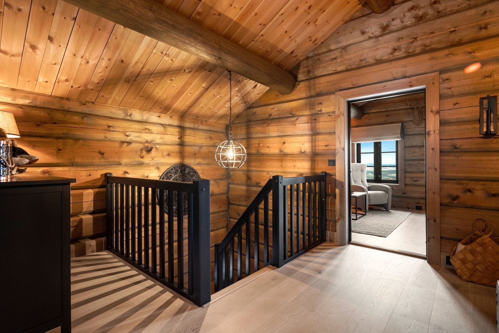 Lun loftstue på 16,2 kvm som gir en ekstra oppholdssone i boligen. Galleribilde