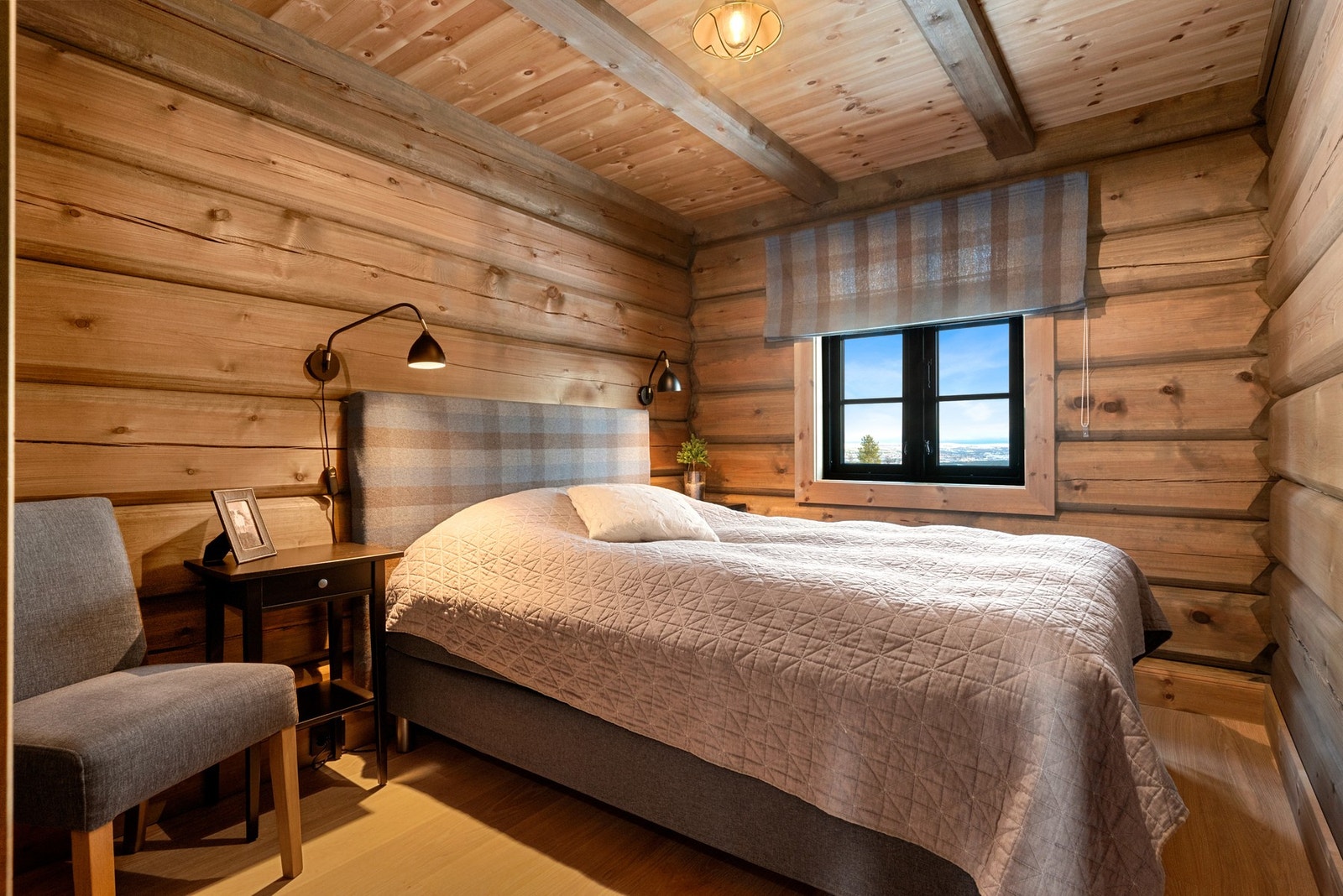 Lyst soverom på 7,8 kvm som egner seg godt som barne eller gjesterom. Galleribilde