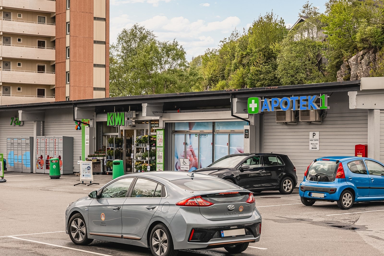 Kort vei til dagligvare med Kiwi Toppe like utenfor ytterdøren. Galleribilde