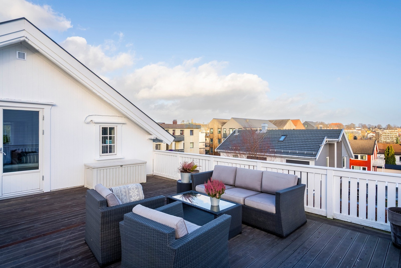 Sitt usjenert og nyt solen Galleribilde