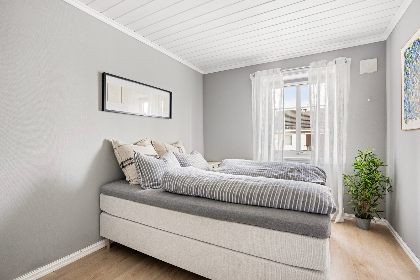 Soverommene har en god størrelse og gir hvert familiemedlem muligheten til å skape sitt private område Galleribilde