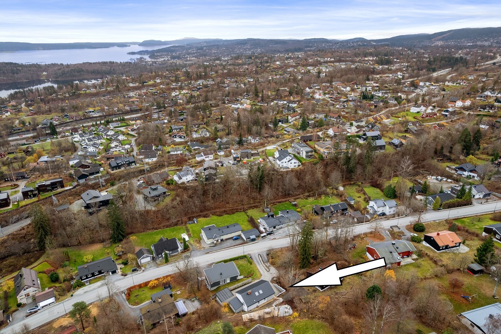 Nærområdet byr på flotte turmuligheter, lekeplasser og enkel adkomst til Asker sentrum og Vakås togstasjon. Galleribilde