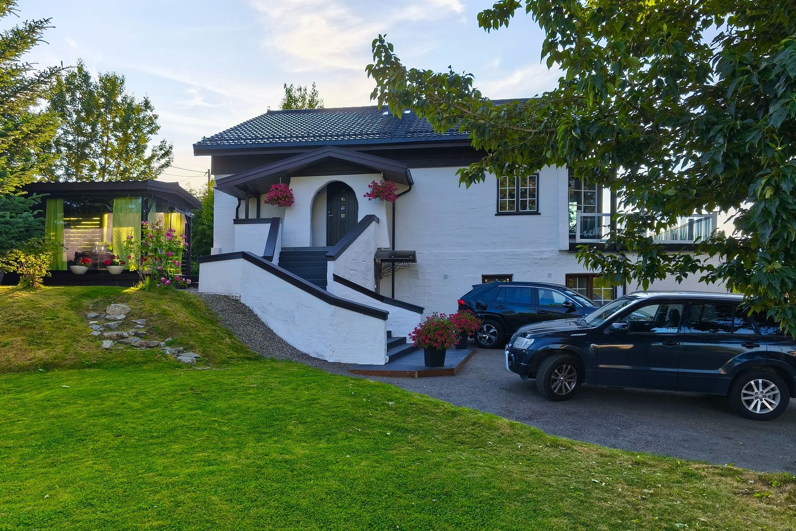 Pent opparbeidet inngangsparti. Galleribilde