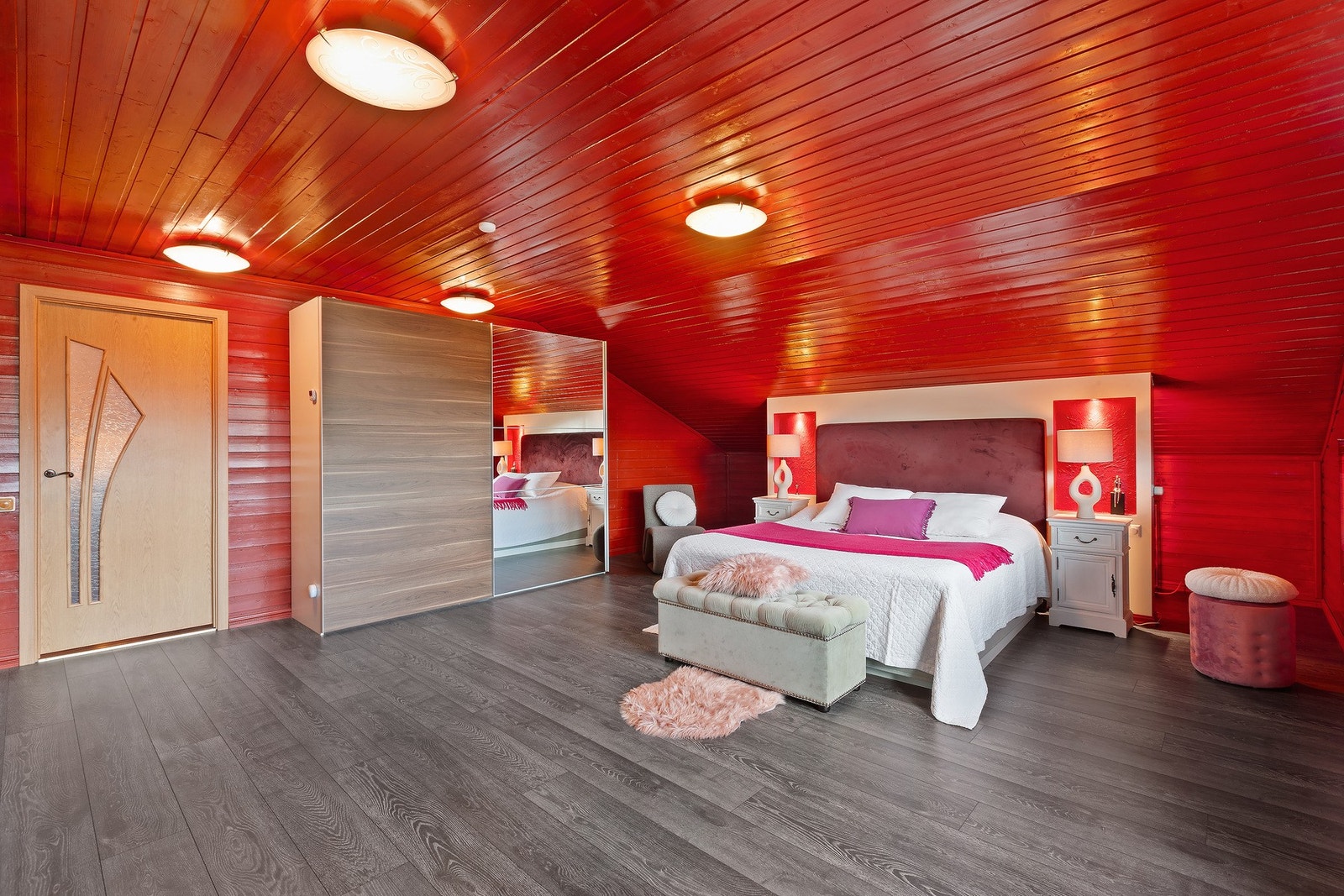 Stort og romslig soverom/ loftstue. Galleribilde