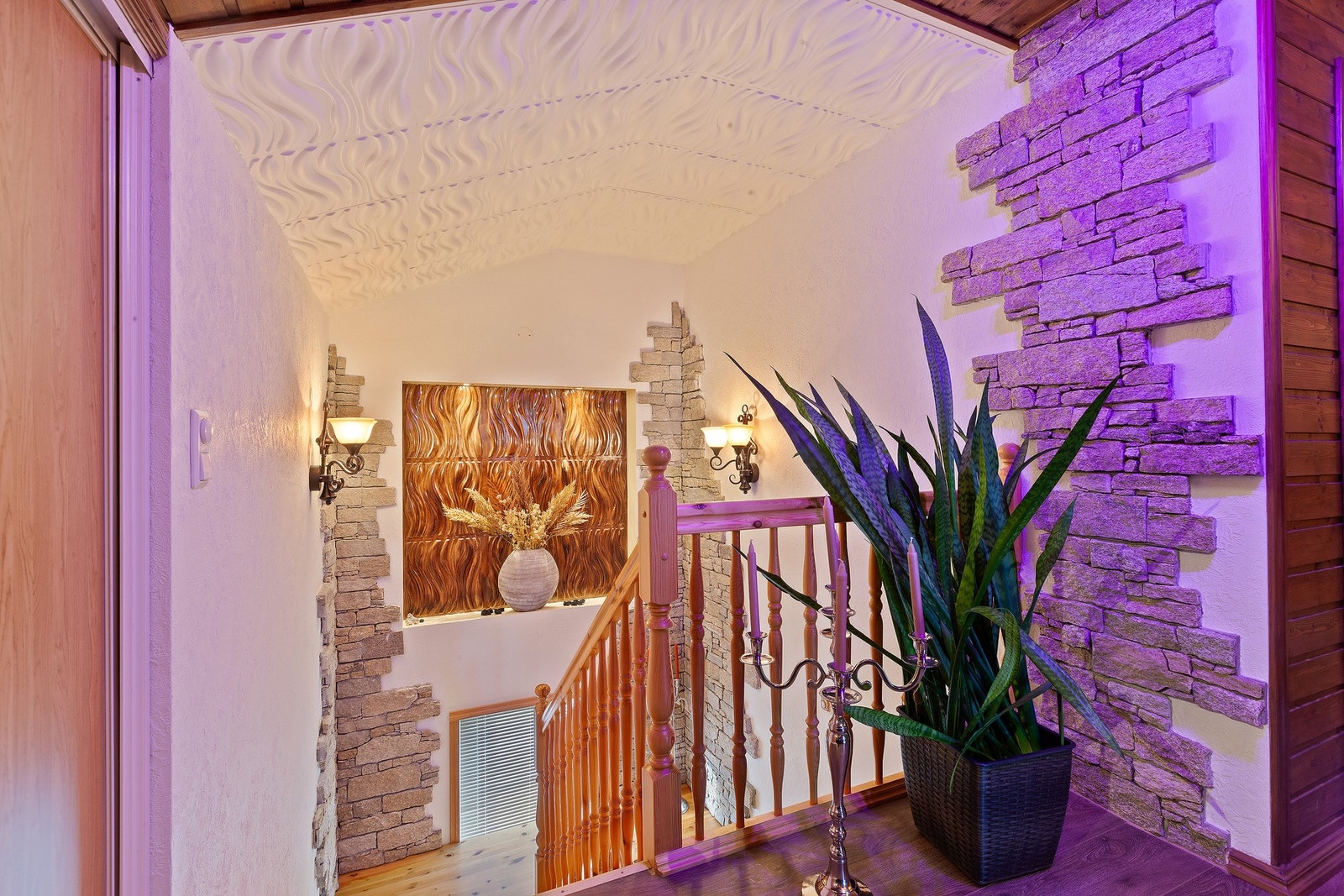 Gang. Romslig bod til venstre. Galleribilde