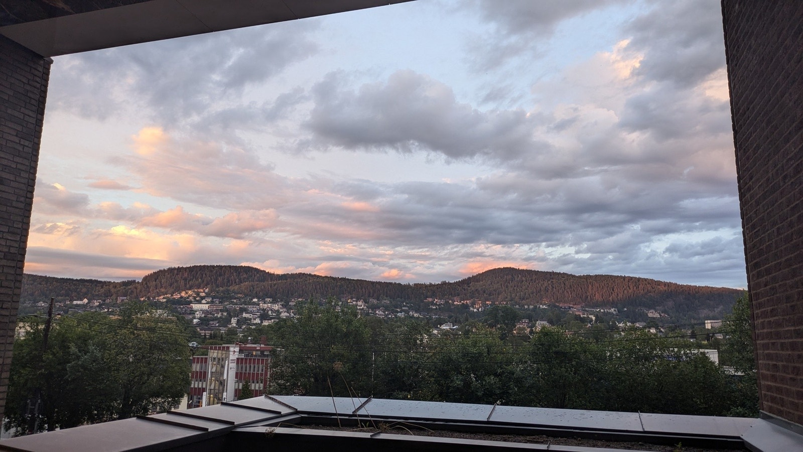 Selgers bilde - fra Frysjaparken mot Kjelsås Galleribilde