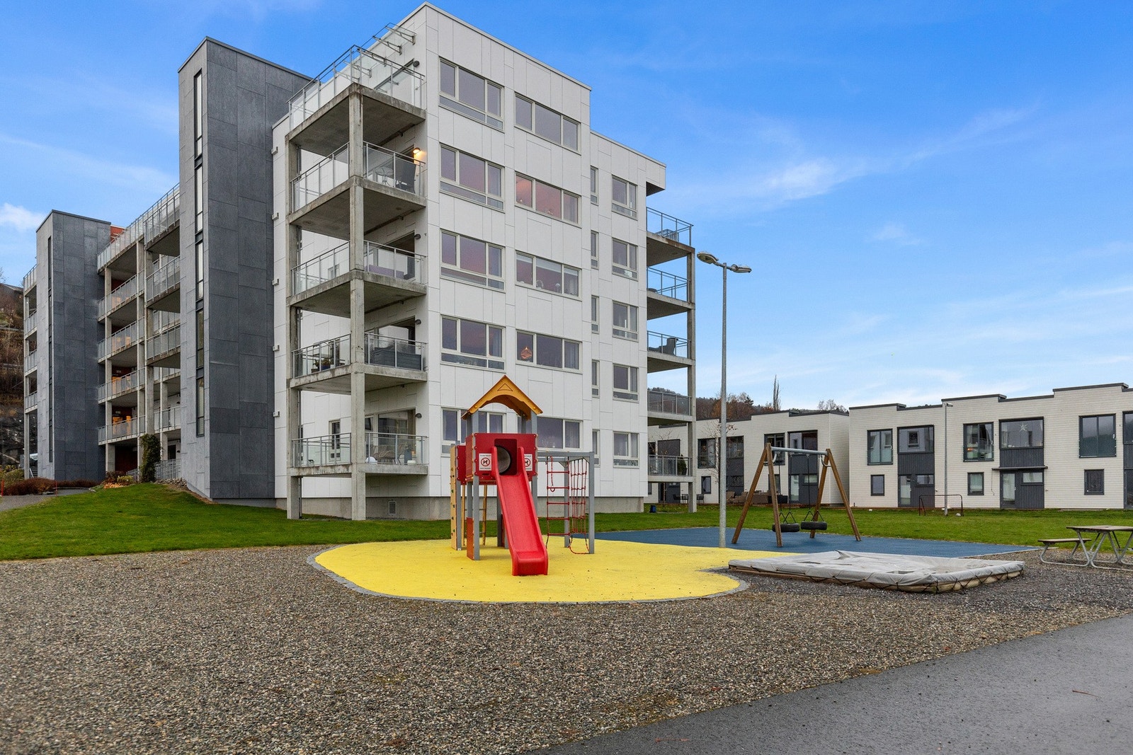 Uteområdet. Galleribilde