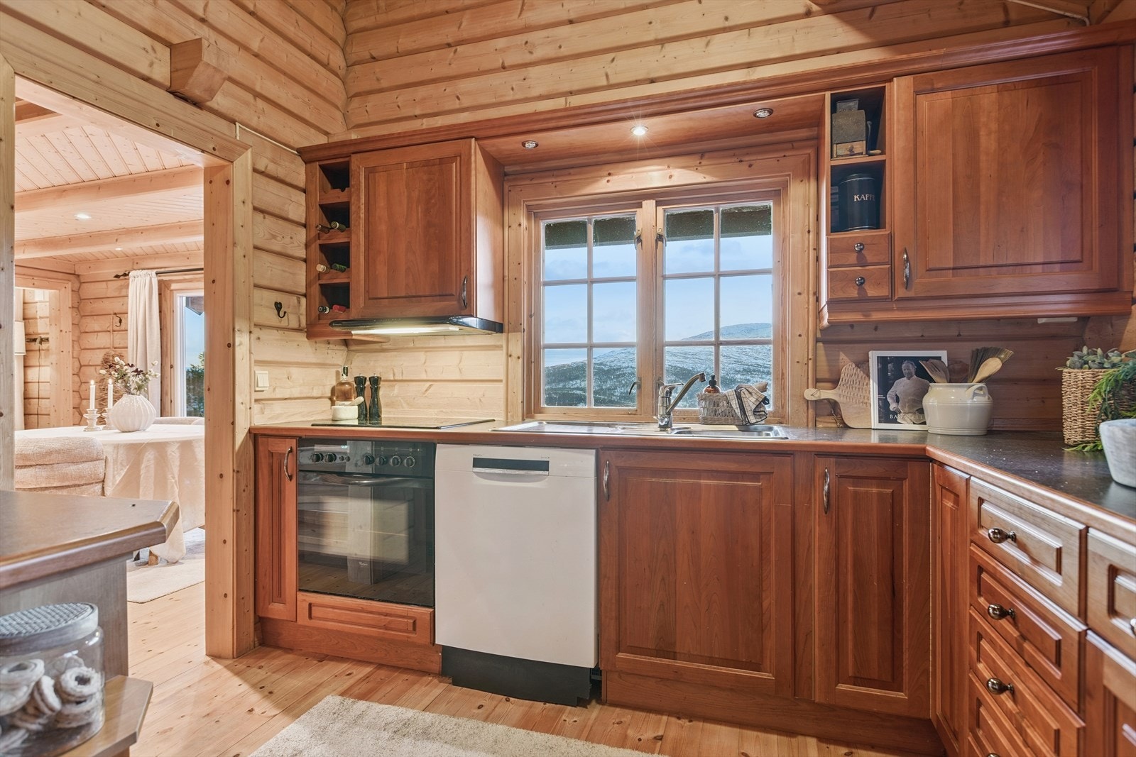 Ny oppvaskmaskin og kjøleskap ble satt inn i 2024. Galleribilde