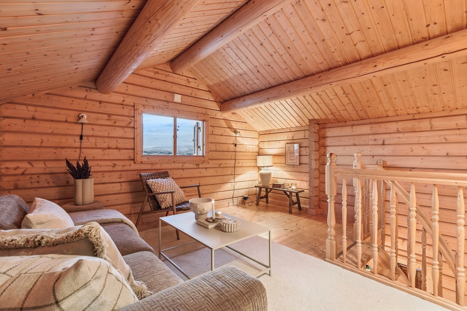 Du har loftstue med gode muligheter til å innrede etter ønske på 14 kvm. Galleribilde